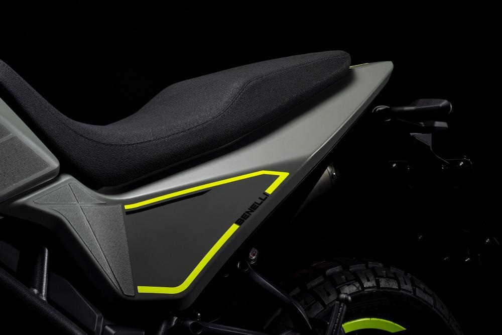 整輛車的外觀看起來相當銳利,車尾也相當簡潔