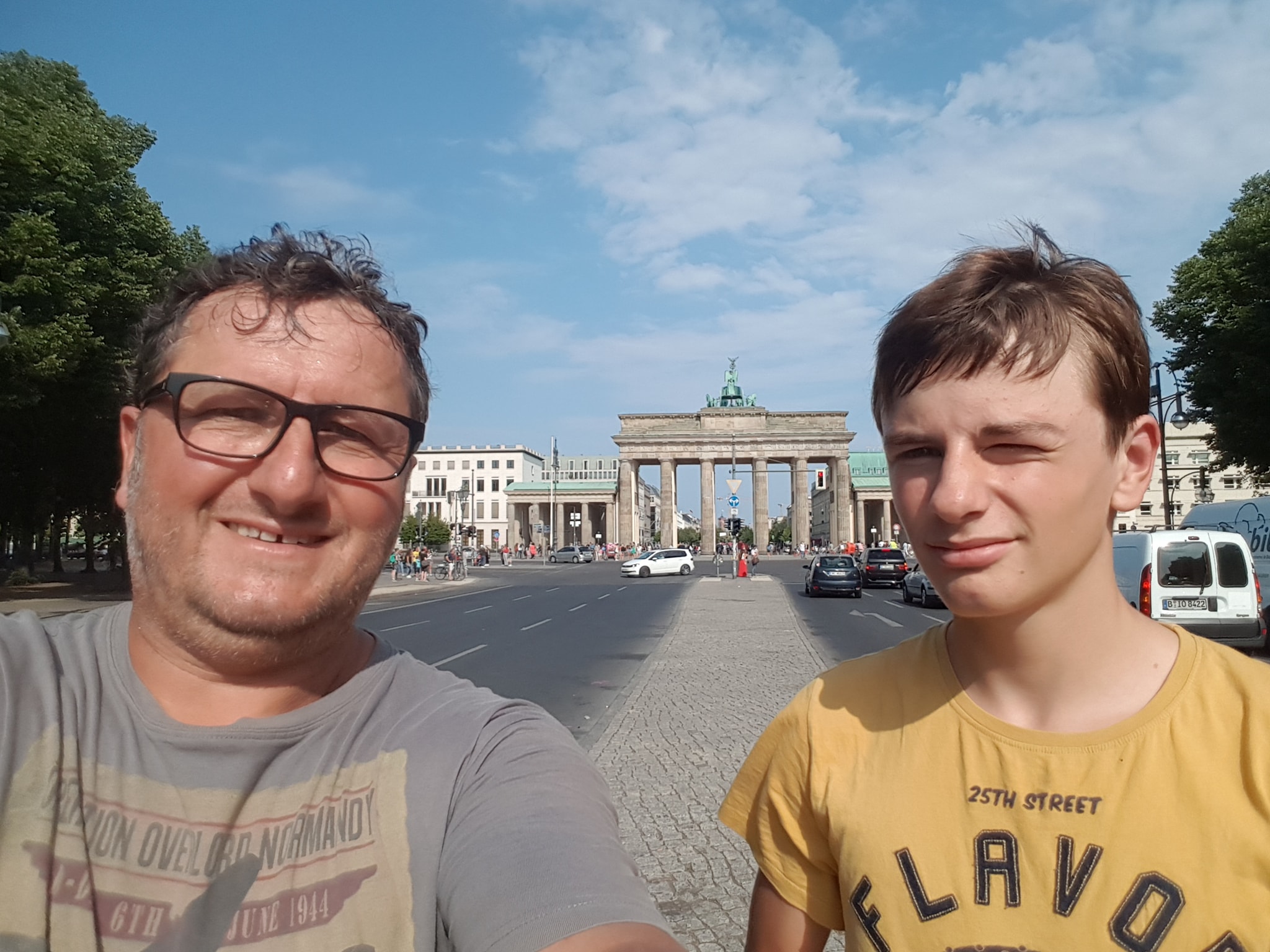 Verger父子在歐洲各地拍照留念