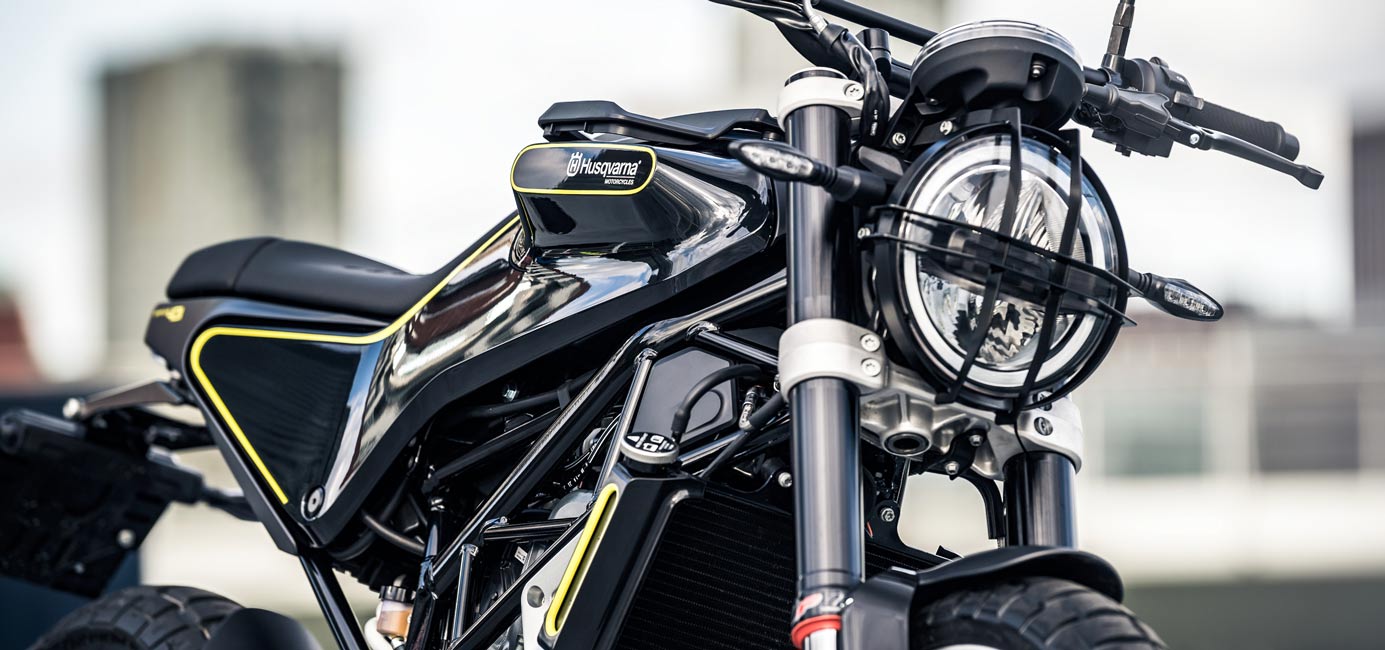 看看Husqvarna Svartpilen 401那邪惡的線條，在復古之中揉入機械與科技之美，飄散出濃厚的北歐設計風味