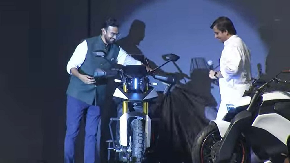 活動現場也開放讓媒體親自到台上近距離一睹概念車樣貌