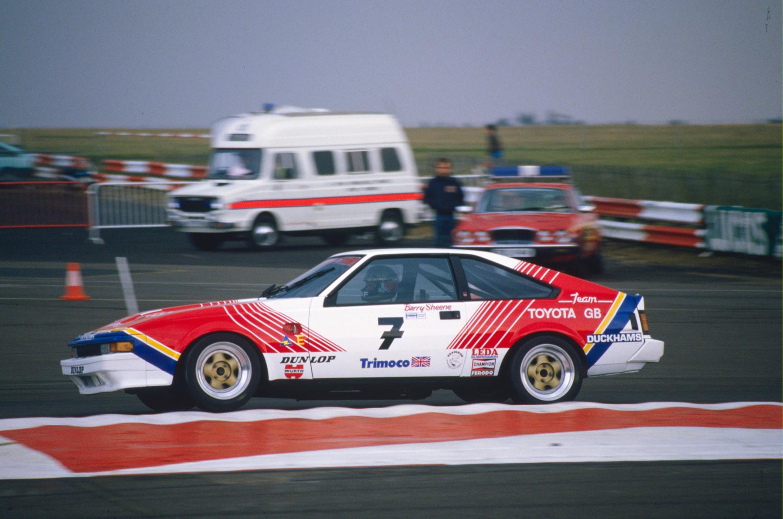 這輛具有歷史意義的賽車雖然是一輛日本車,但是與傳奇車手Barry Sheene一同寫下的傳奇故事使別具意義,更在悠久的賽車歷史中留下短暫但輝煌的一頁