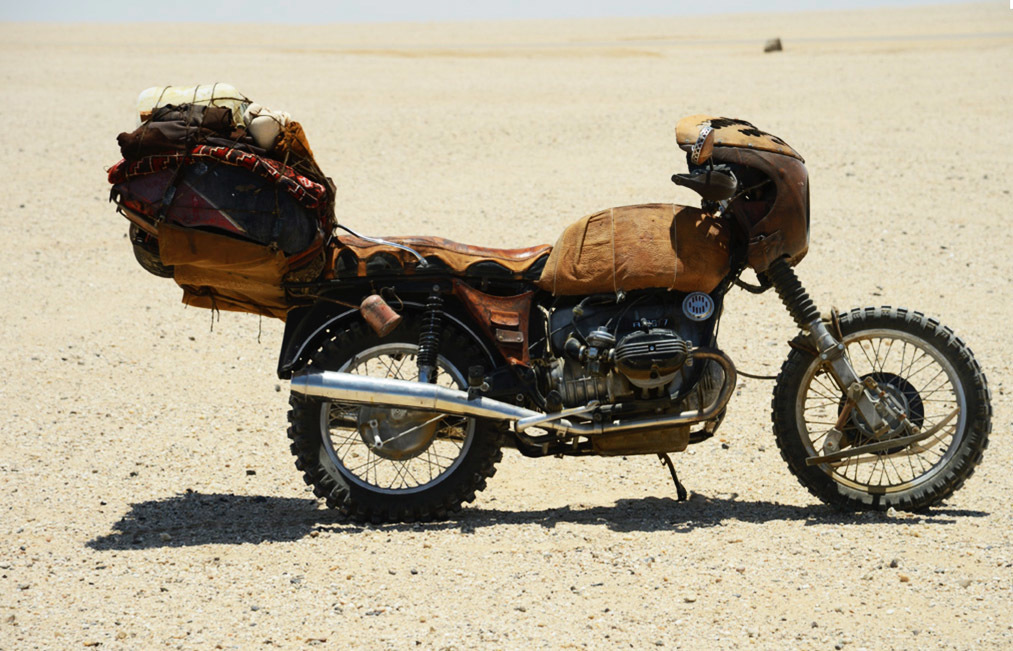 是一臺蒙面的 BMW R80 啊~