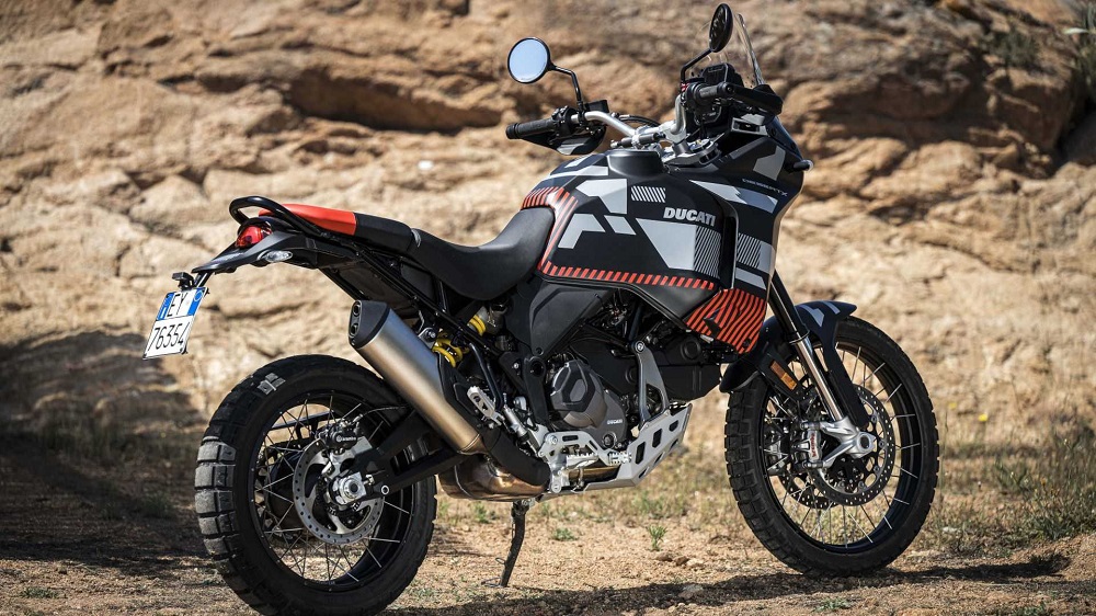 在野外行駛時,可能會碰到沒有訊號的區域,車主可以預先下載路線避免迷路