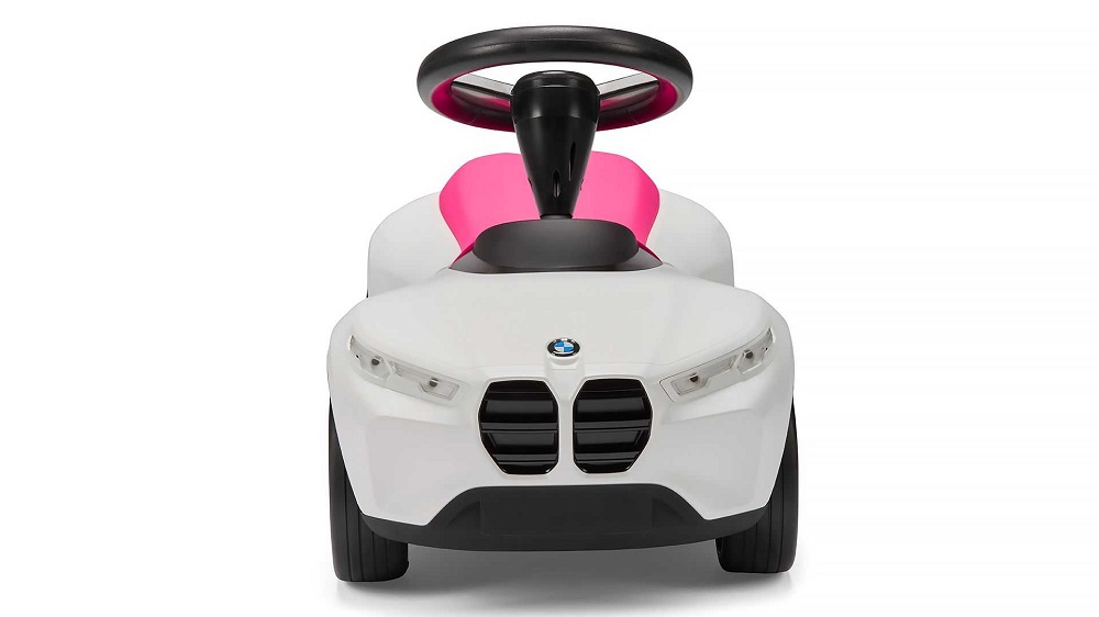 現行款BMW使用的「鼻孔」設計一樣用到了Baby Racer腳力車上