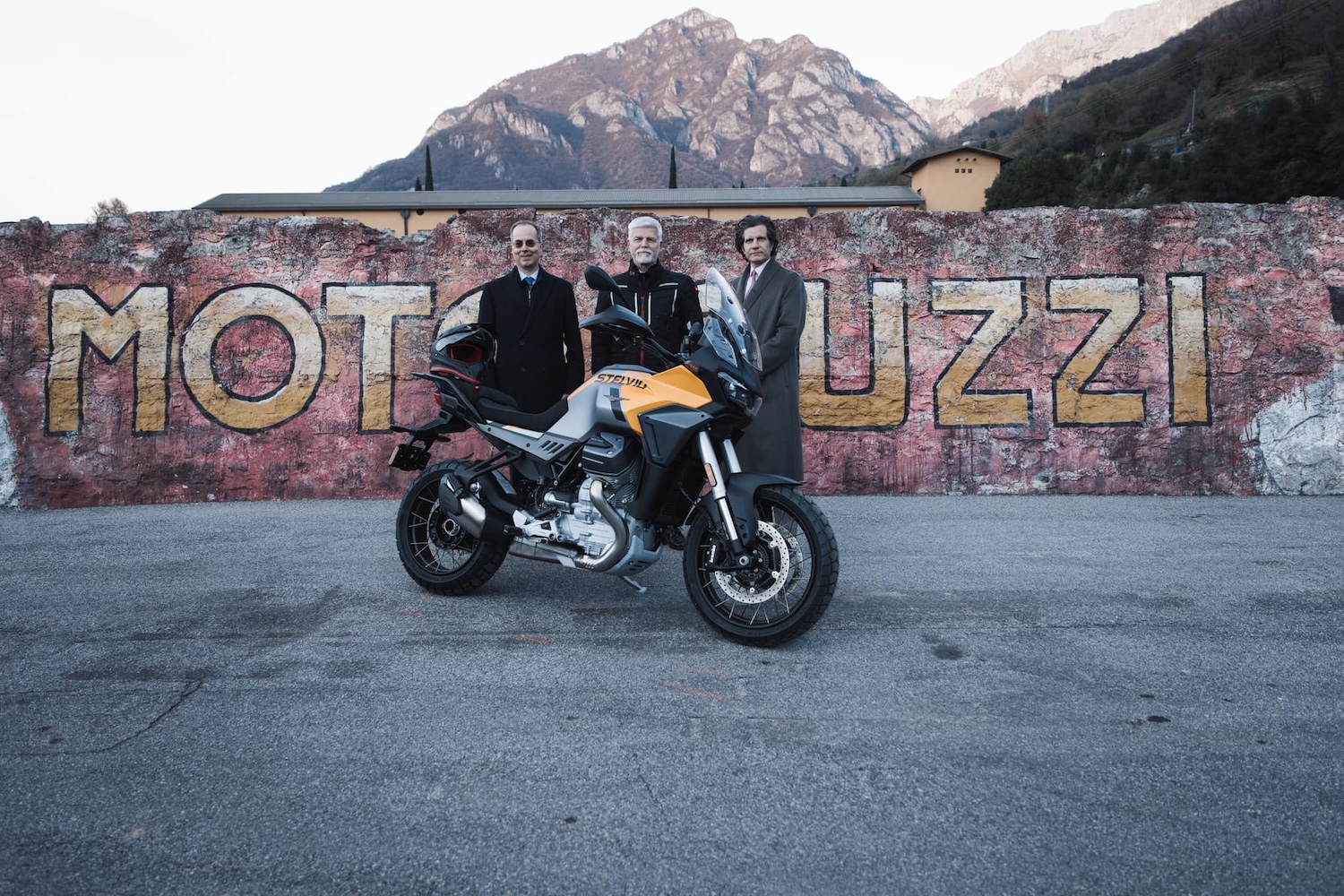 捷克總統Petr Pavel甚至受到Moto Guzzi邀請去試乘新車