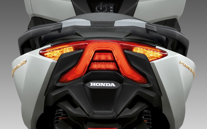 2023 FORZA350在外觀上進行小針美容