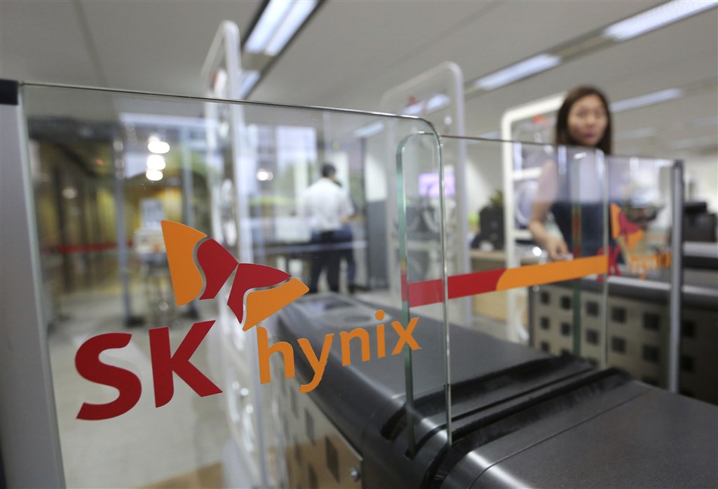 SK海力士於20號員工疑似感染武漢肺炎,恐衝擊全球記憶體顆粒供應。(圖片來源:美聯社)