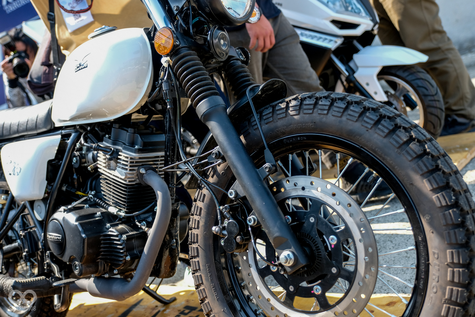 改款後的雲豹223H除了更為古典外,前、後輪也都搭載更為厚實的配胎