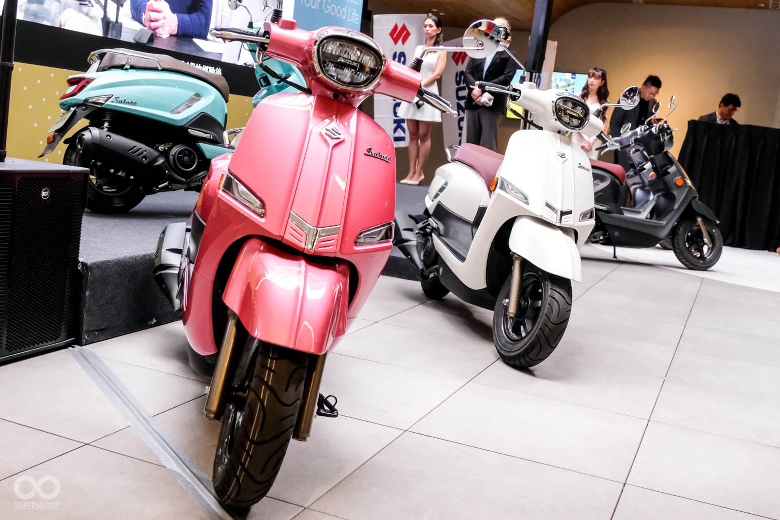 SUZUKI SALUTO共有五種車色，此圖為威尼斯紅、翡冷翠綠、米蘭白