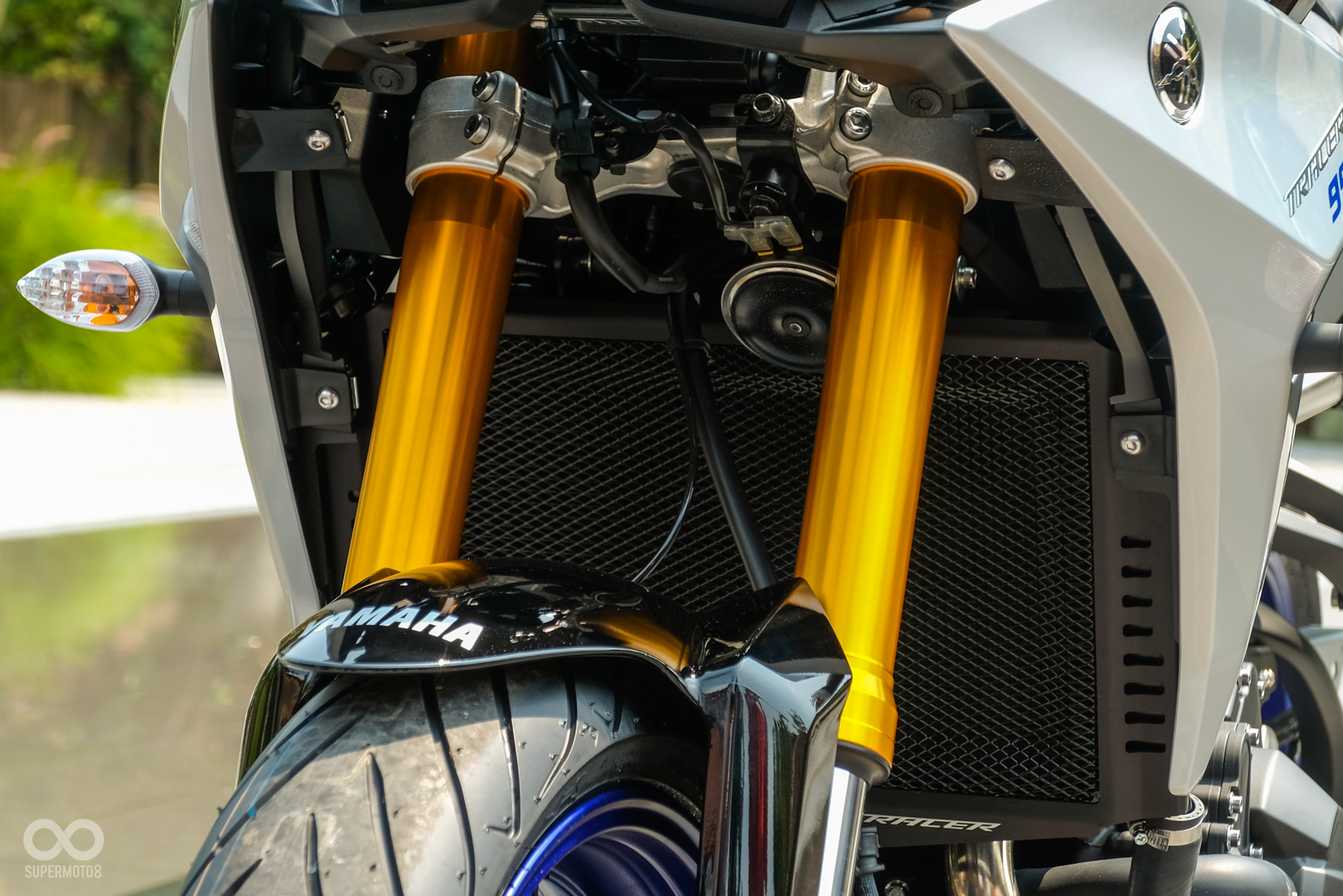 前輪採用加長、阻尼預載可調的USD倒叉