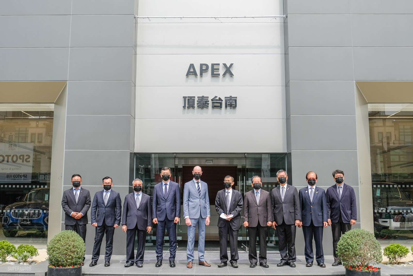 Jaguar Land Rover Taiwan 台灣捷豹路虎攜手授權經銷商頂泰興業，來到古都台南舉行全新展間開幕活動