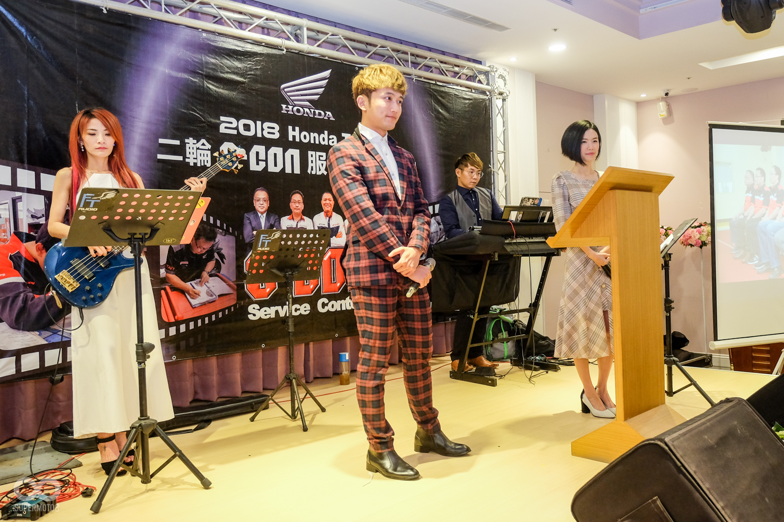 晚宴會場邀請樂團表演