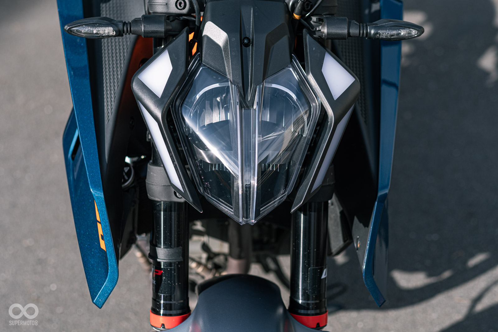 全新車頭造型,採用分層設計的車頭燈