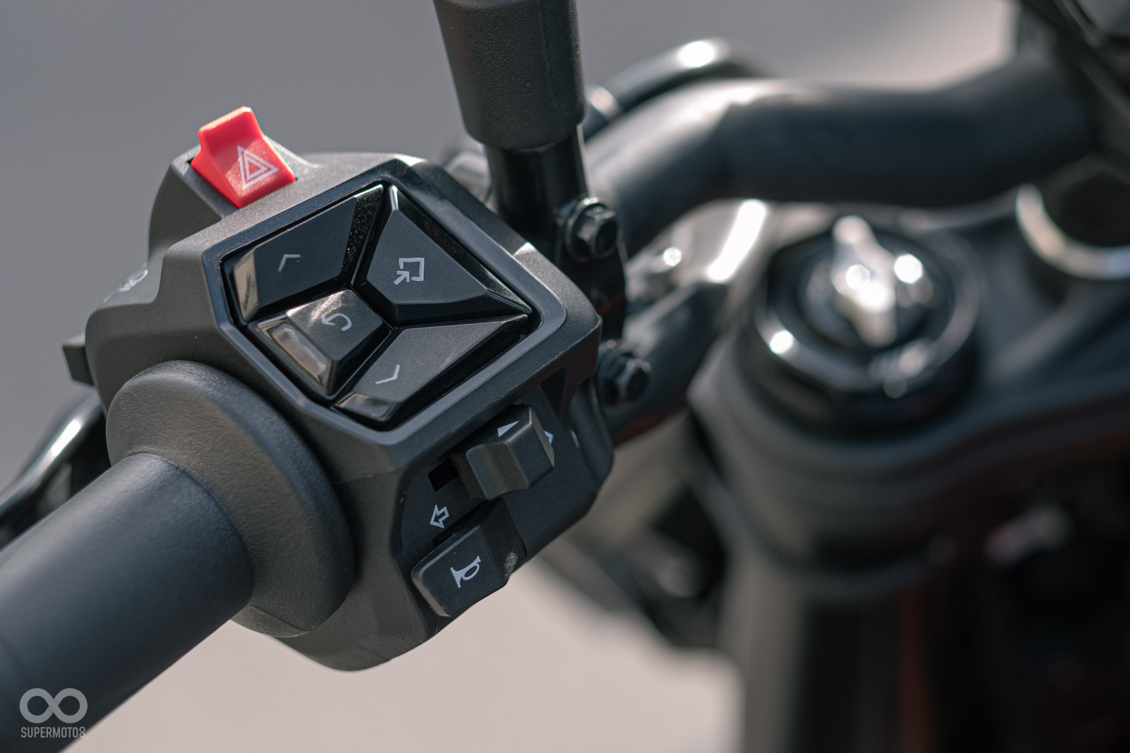 大面積開關就算戴手套也可以輕鬆操作