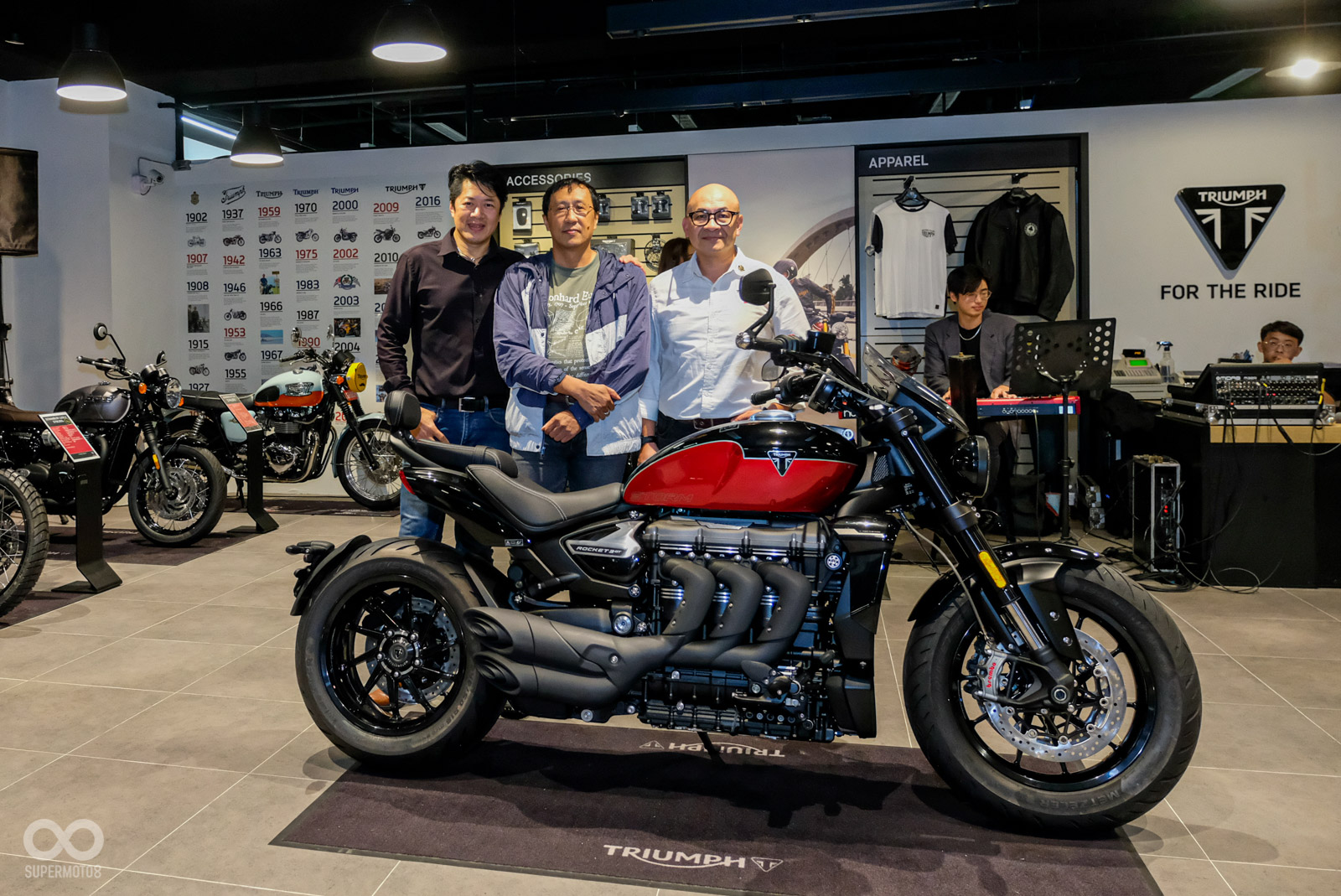 今天也舉行ROCKET 3 STORM GT 交車典禮