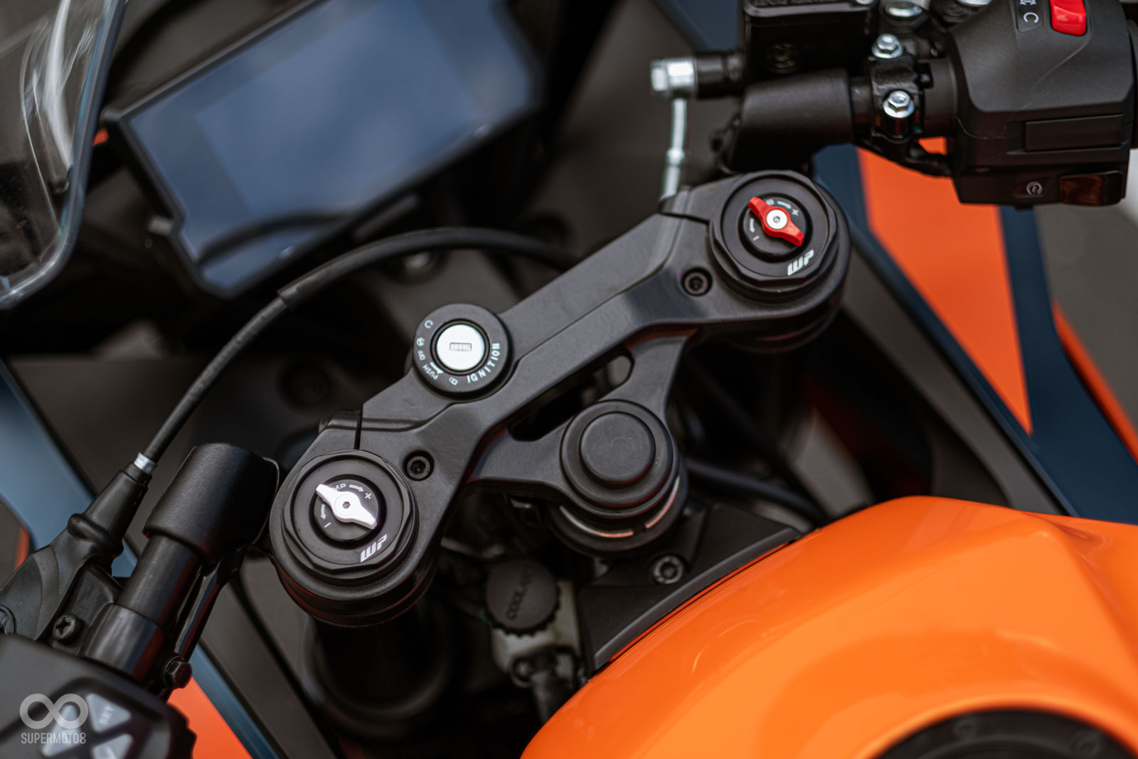 WP APEX 43mm可調倒立式前叉,擁有30段的壓縮和回彈可調