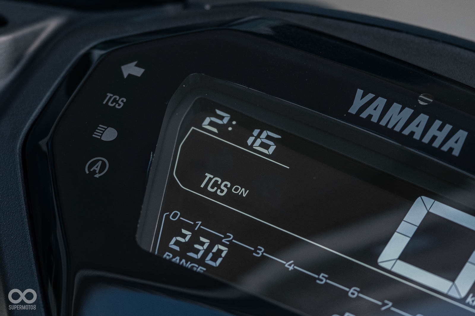 CYGNUS X 全車系標配 TCS 系統,高階車款額外搭載 ABS