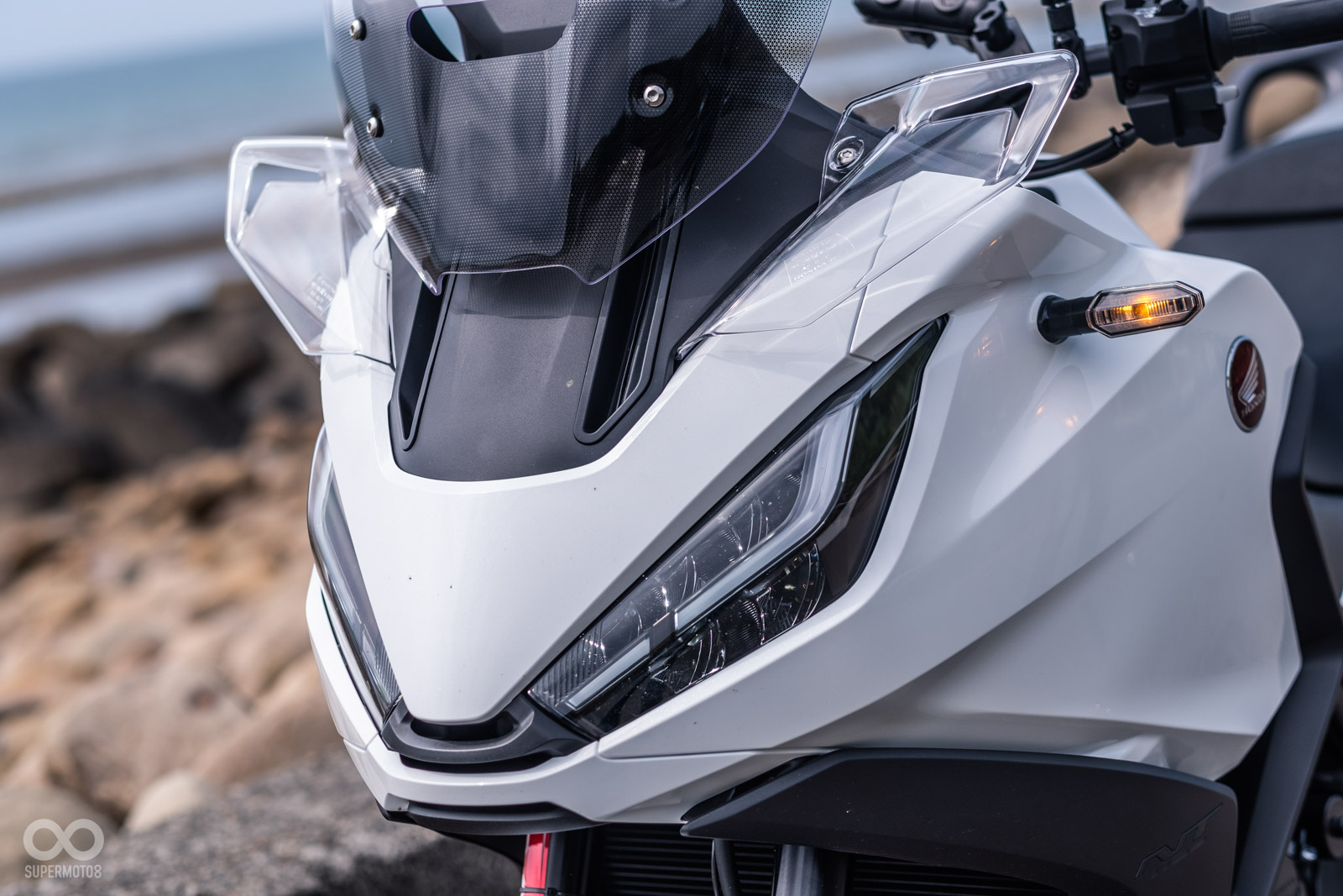 這兩片小翅膀在我們試車遇雨時發揮極大用處