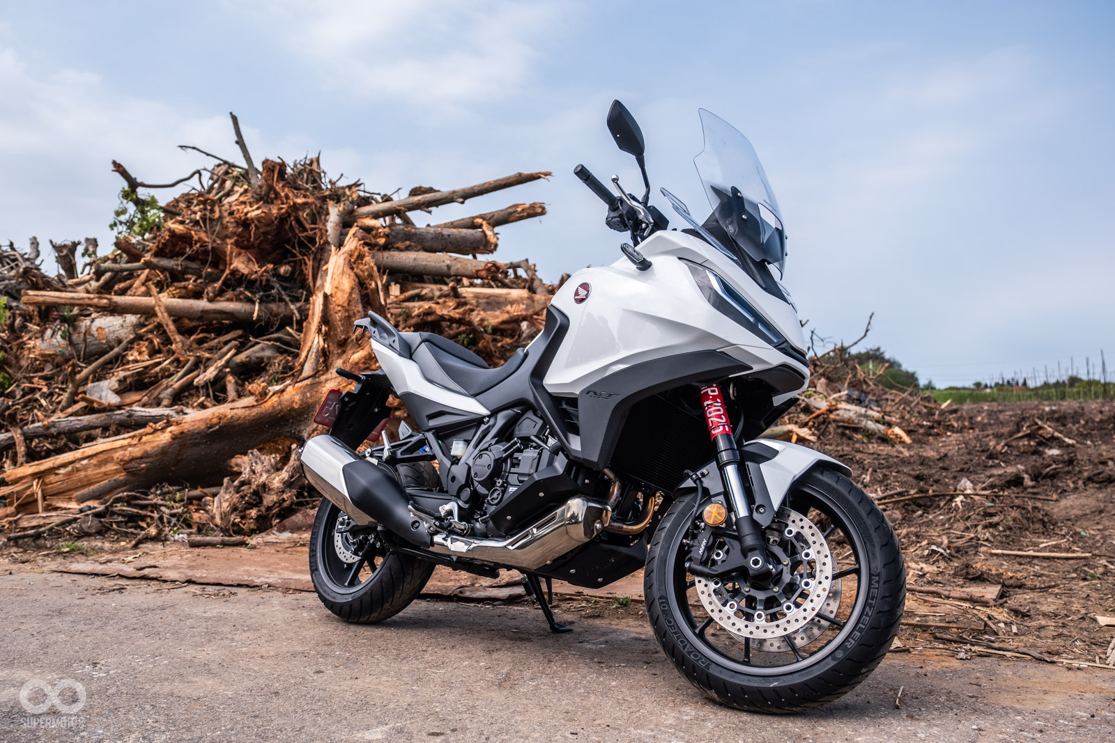 前後懸吊皆有預載可調功能,可惜未配有電子避震