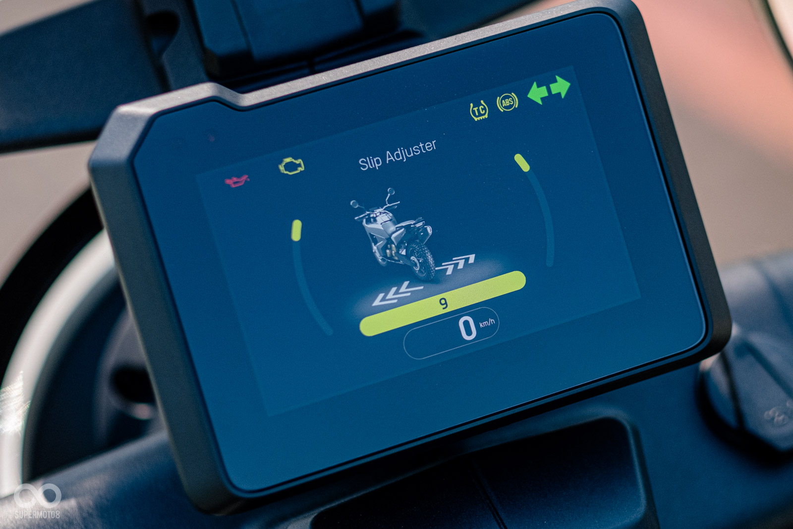 HUSQVARNA在儀表介面內以動畫呈現不同段數的電控系統效果,非常簡單明瞭!