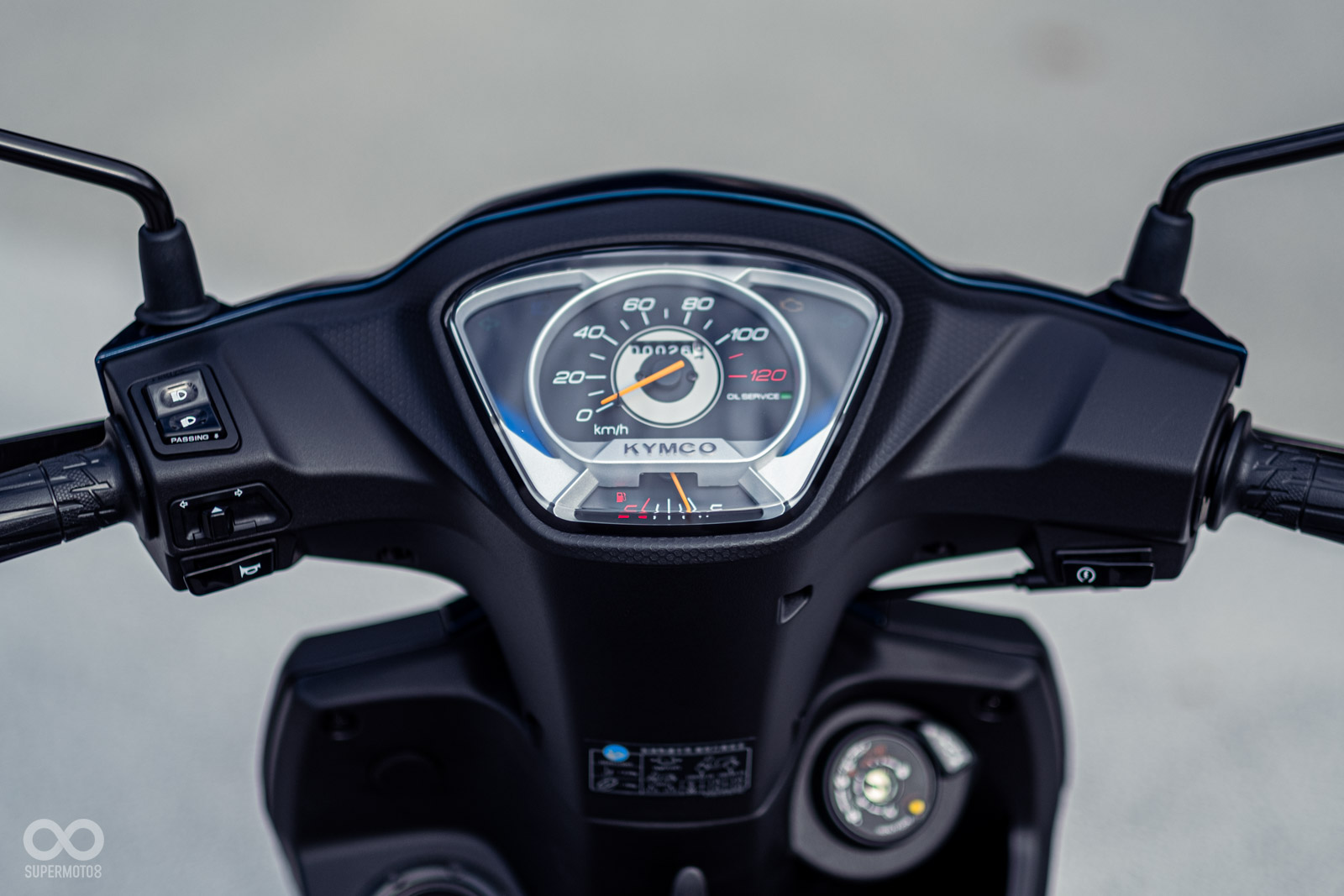 儀表使用傳統的指針錶設計