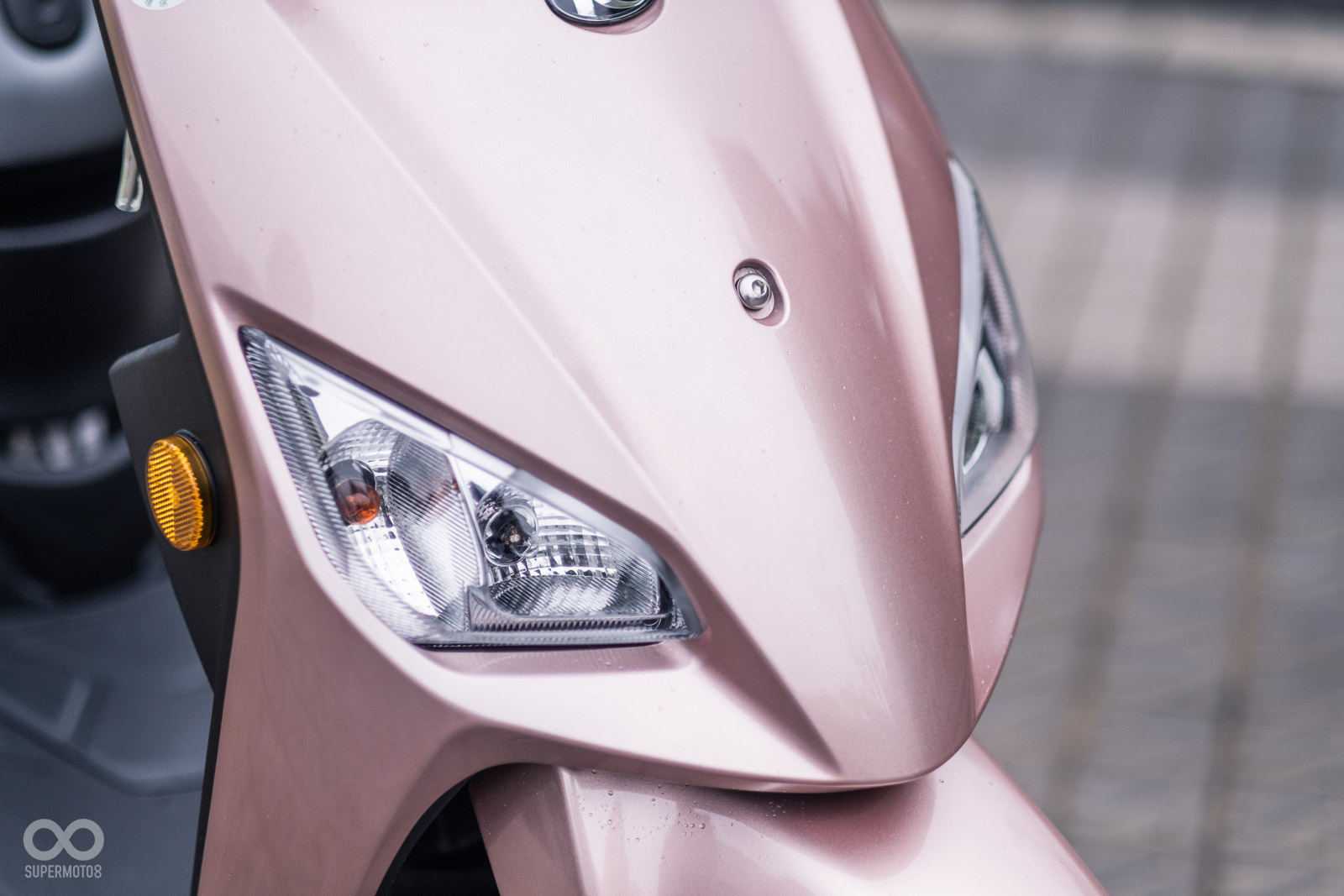 俐落的車頭線條