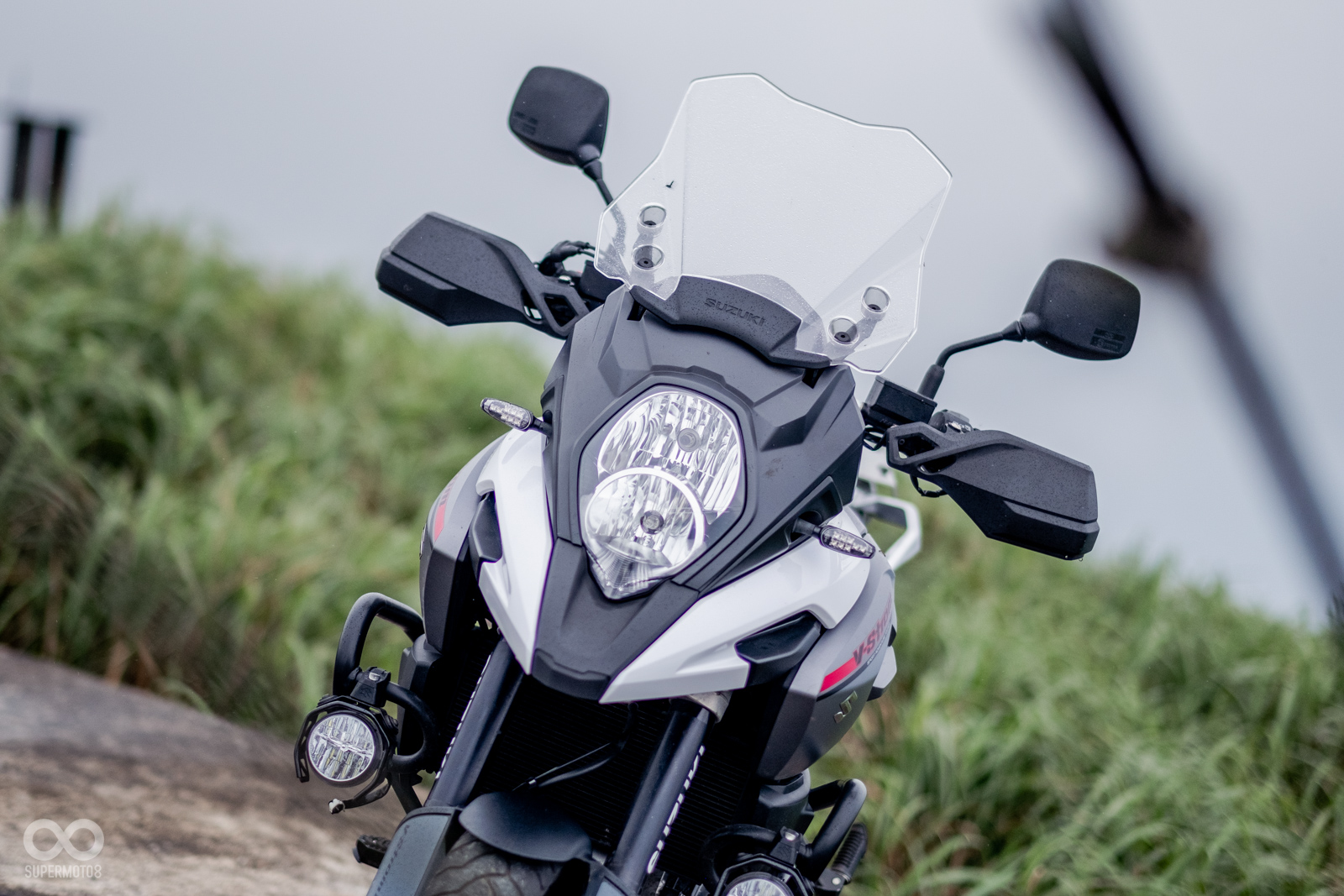 在面對路旁橫生的植物和樹枝,握把護弓的保護作用可以說是相當重要