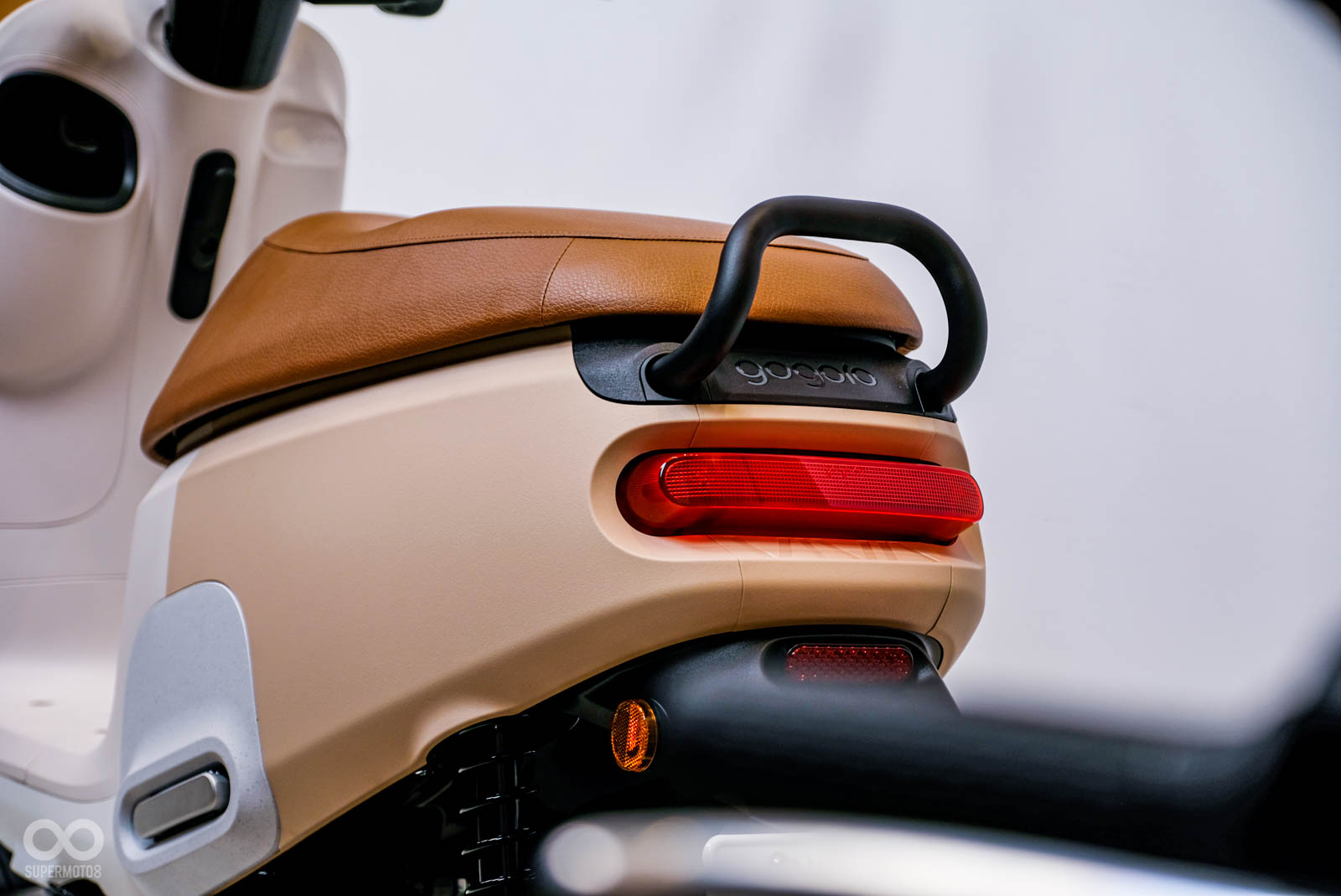 「原色棕」則是以無印良品經典的配色組合而成