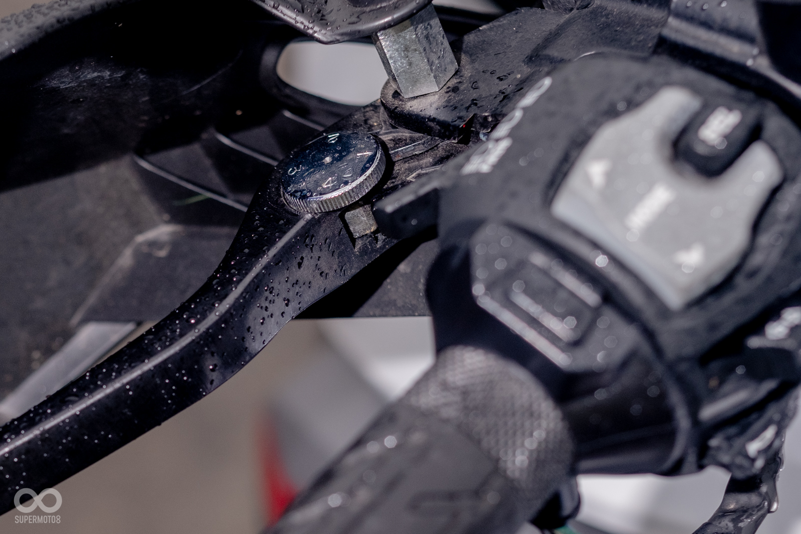 拉桿部分也配備有快速可調整機構