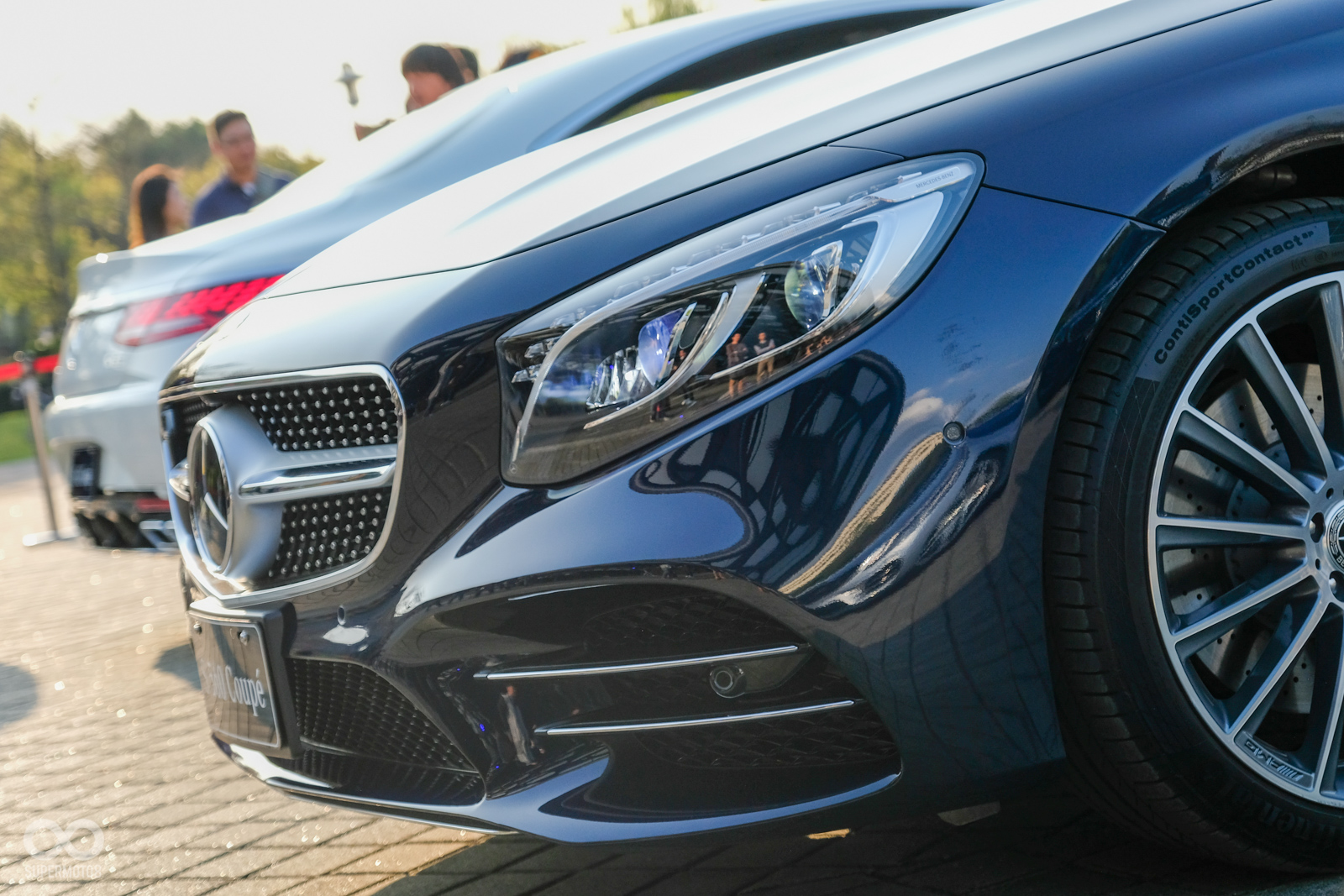 於下氣霸增加兩道定風翼後車頭顯得更加立體