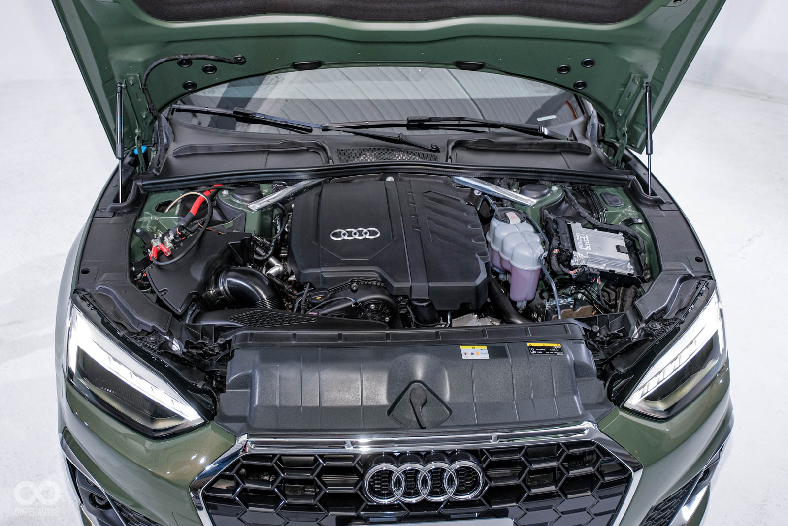 1,984c.c.的直列四缸汽油渦輪增壓引擎搭配12V輕型複合動力系統