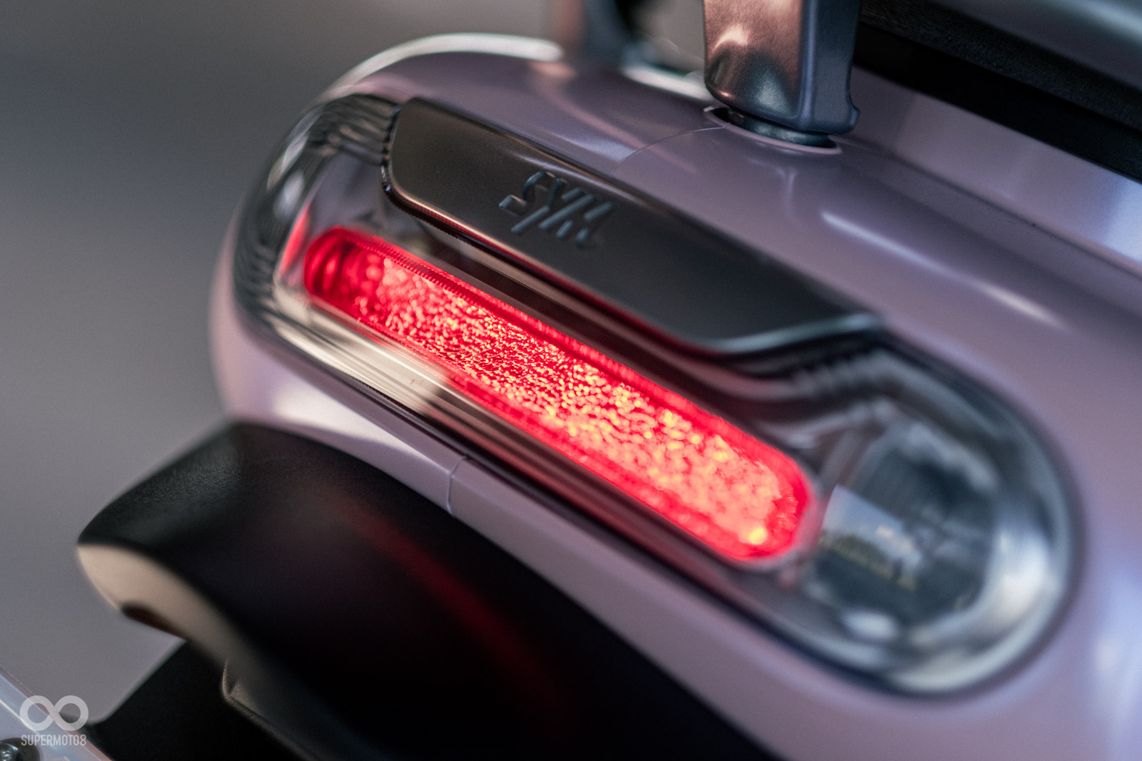 2025年式的CLBCU 全新升級 LED 晶透尾燈