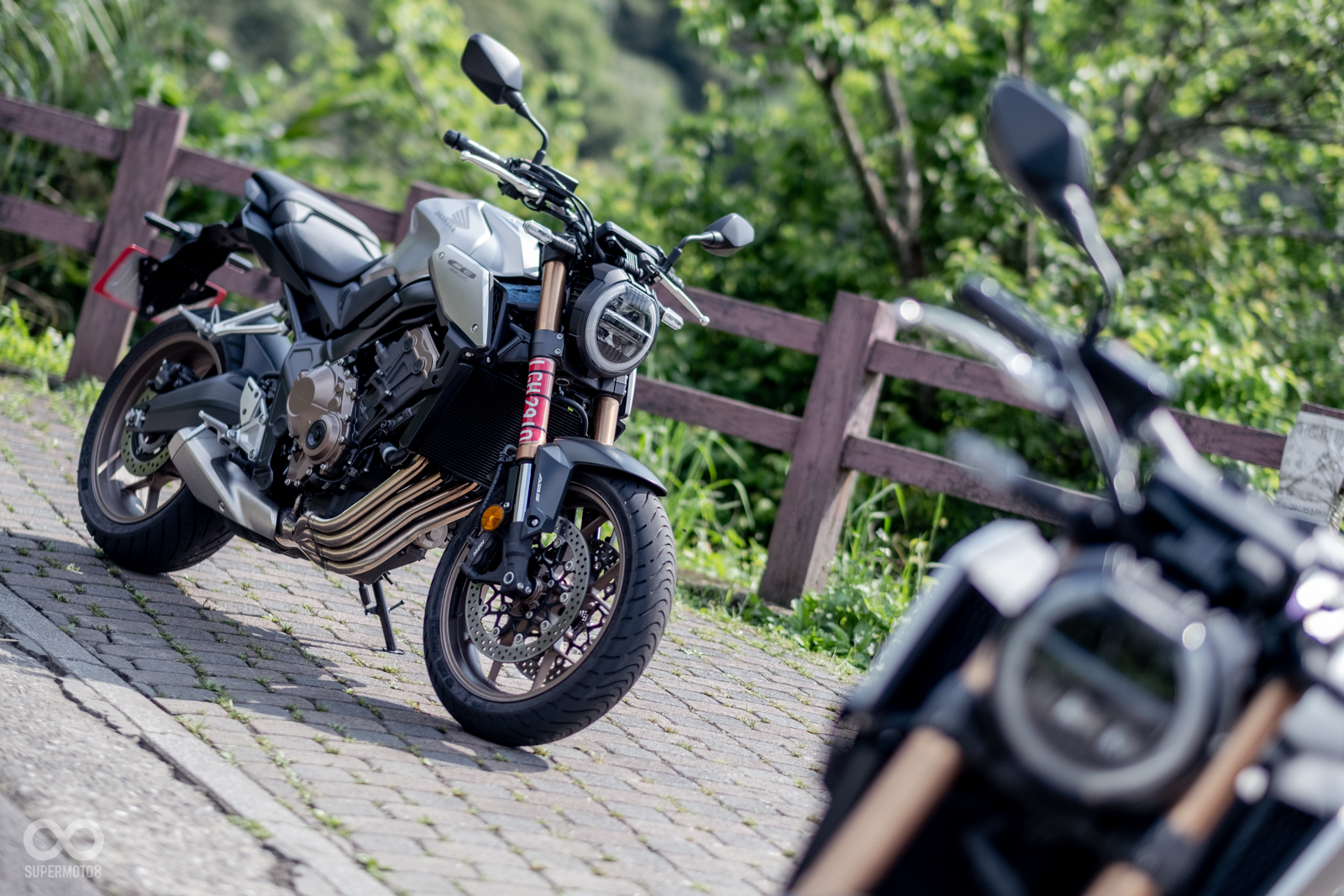 四缸的引擎配置與相對優異的硬體配備絕對是CB650R的本錢