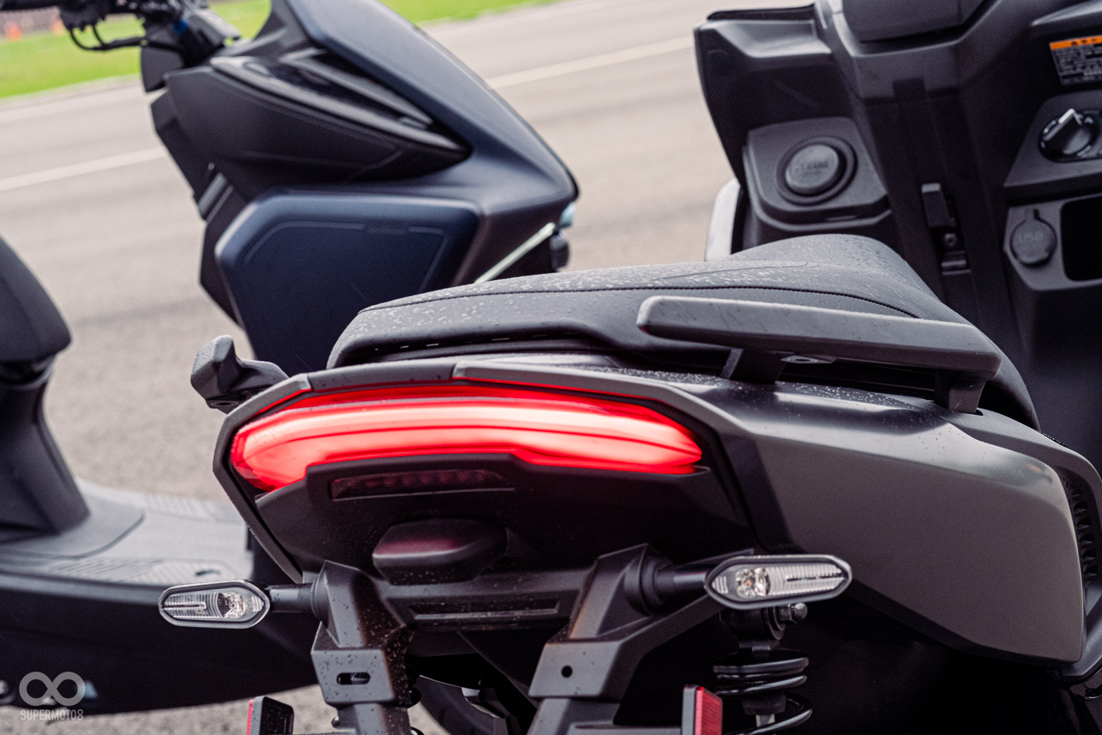 和FORCE 2.0相同樣式的碟型尾燈