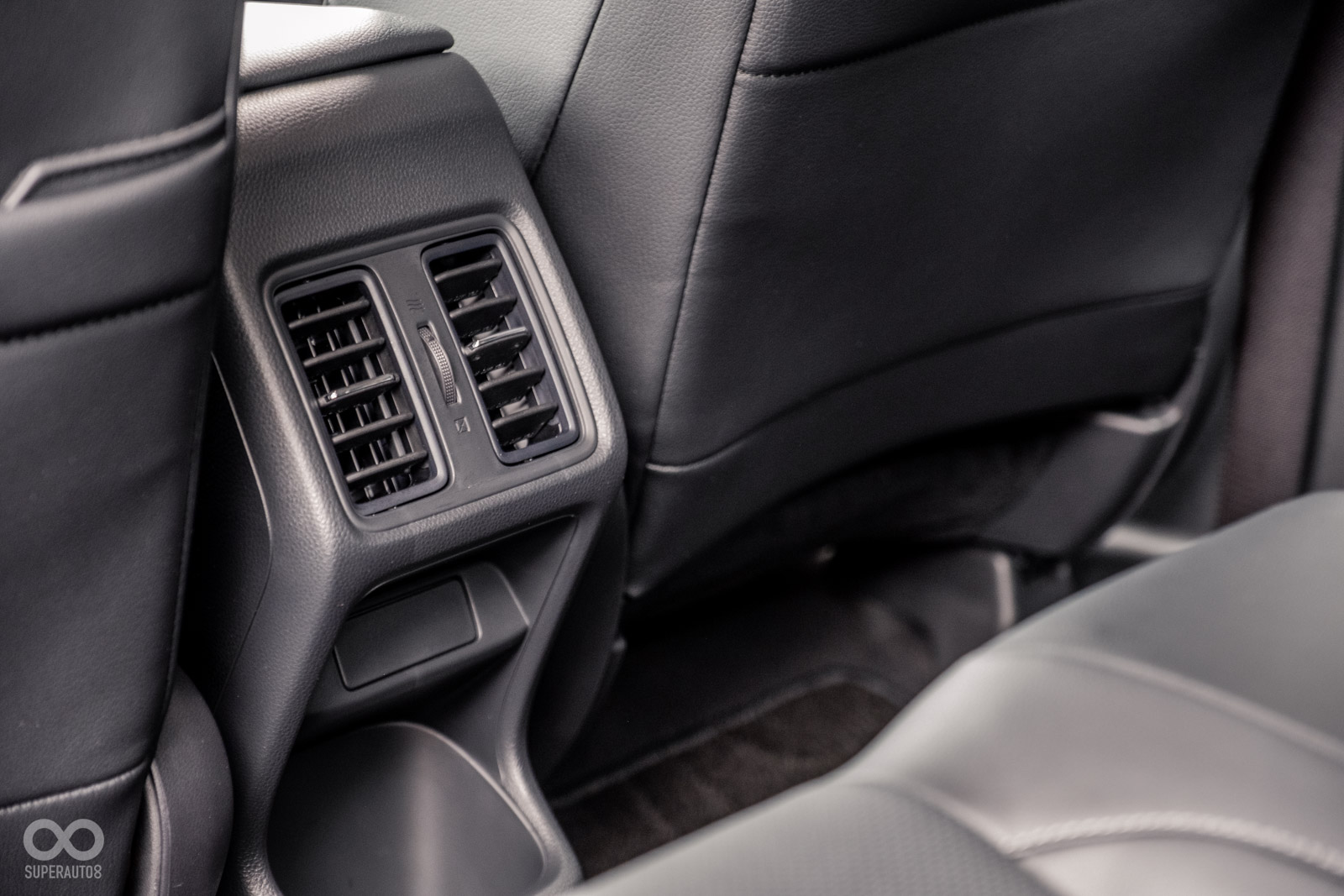 後座出風口採用上斜設計,原廠表示可讓氣流直接吹向人體