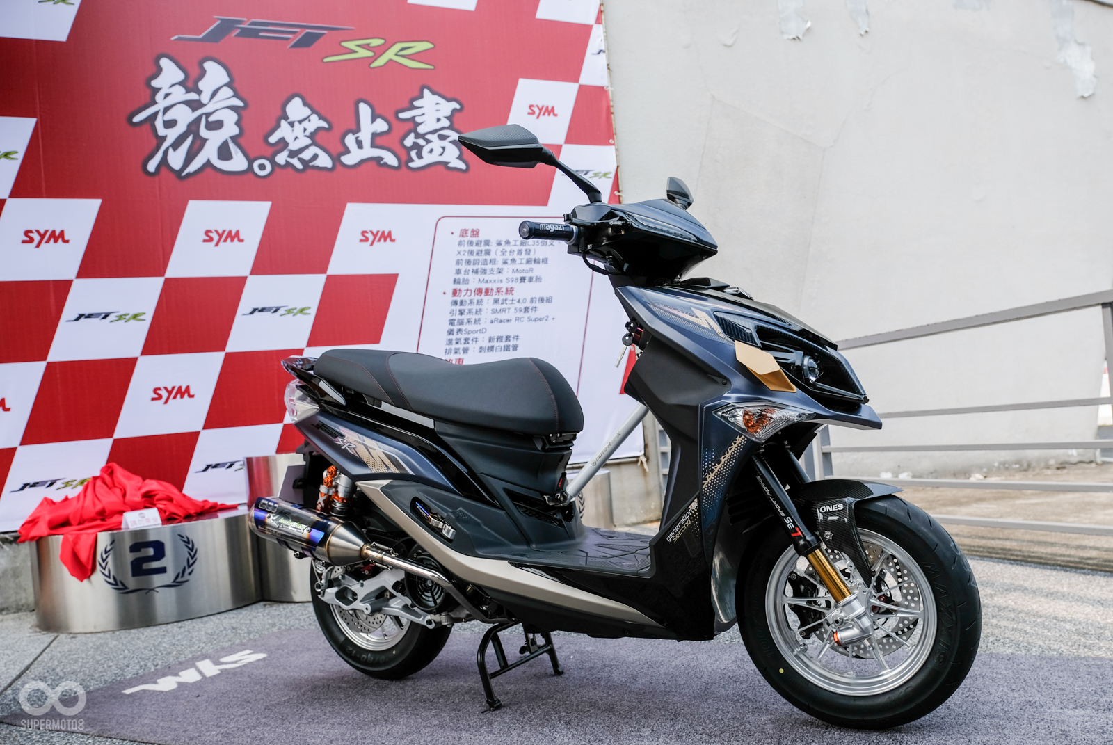 現場也展示改裝精品車，展示SYM JET SR的改裝特性