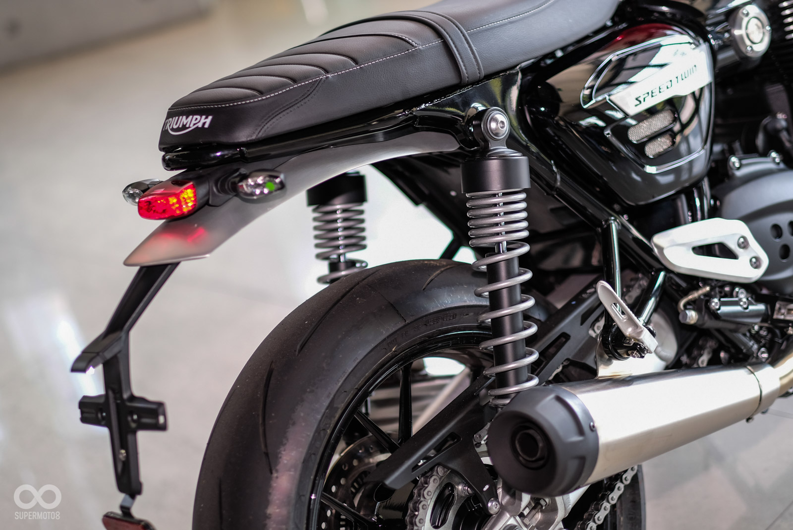 前避震樣式改為倒叉，降低復古味表現