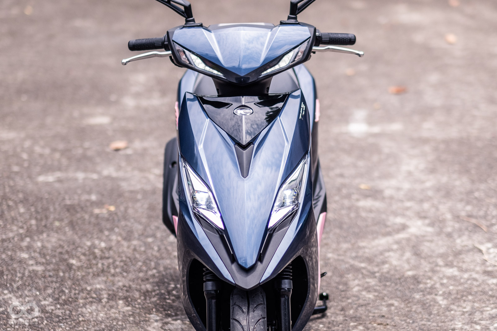 龍頭頂蓋用折線增添肌肉感