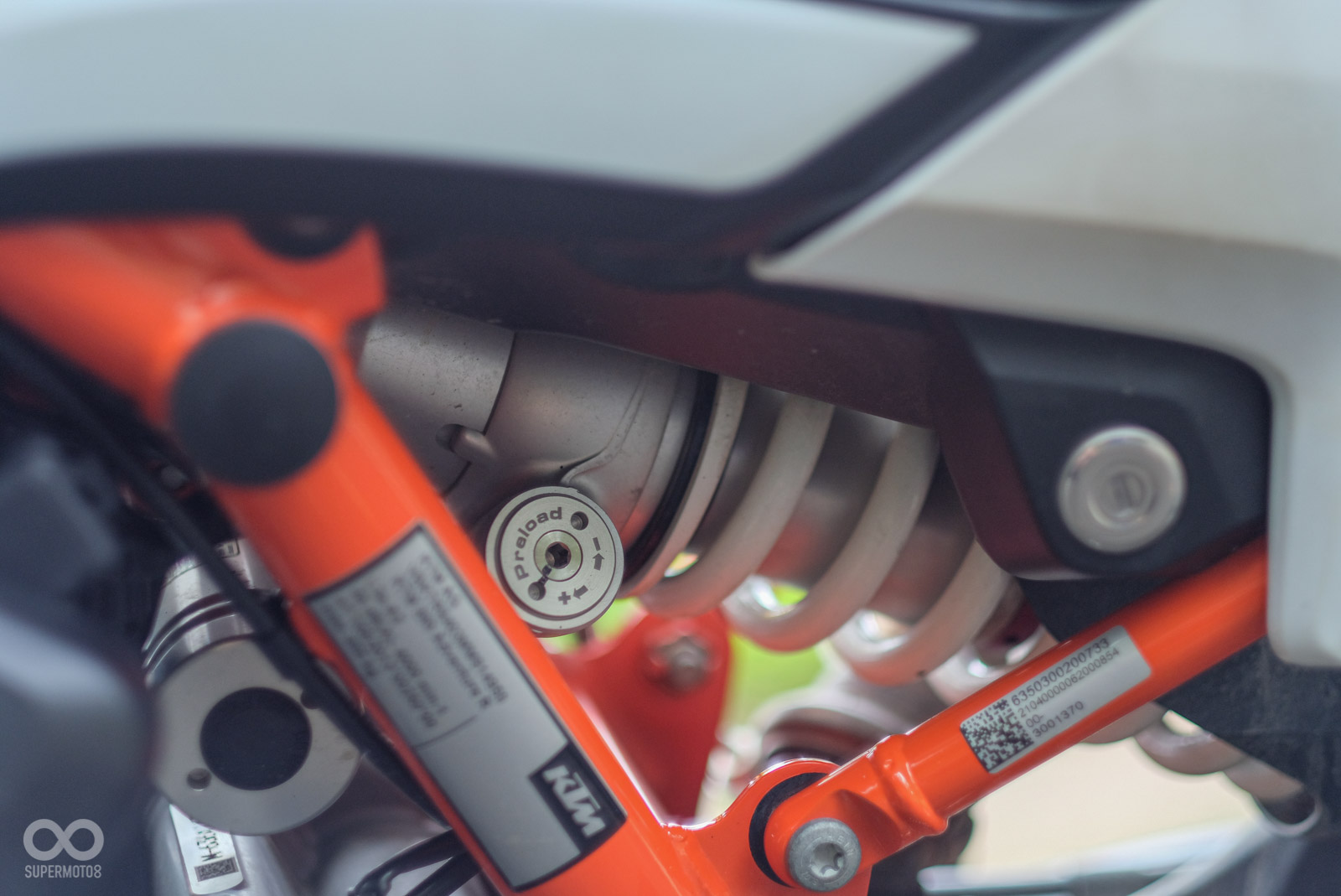 WP XPLOR中置單槍避震器,同樣具有多項可調功能,滿足車主不同的使用環境