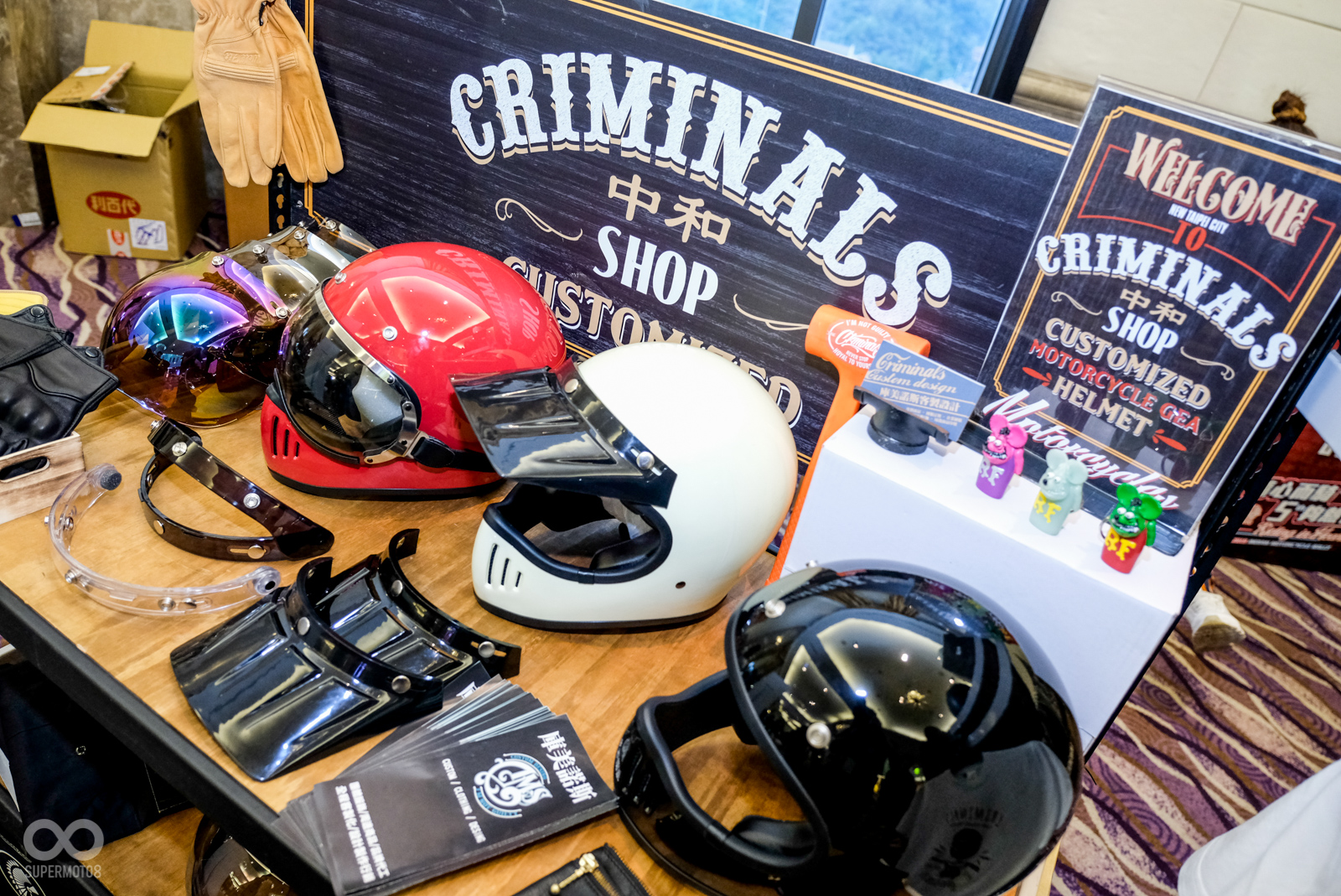 不同的安全帽呈現出不同風格