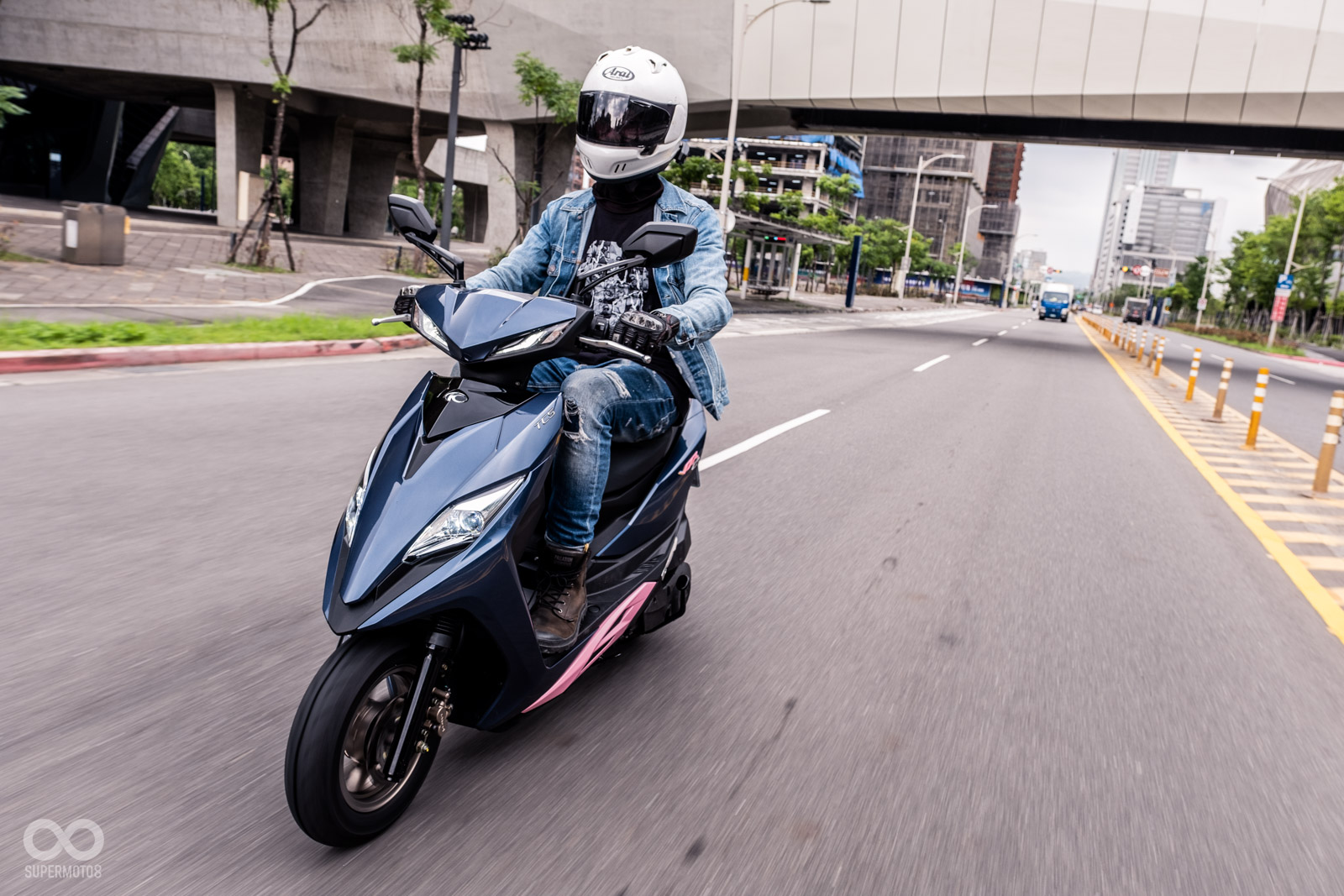 NEW VJR 125 TCS在時速60前的加速頗有衝勁,但80過後力道放緩不少