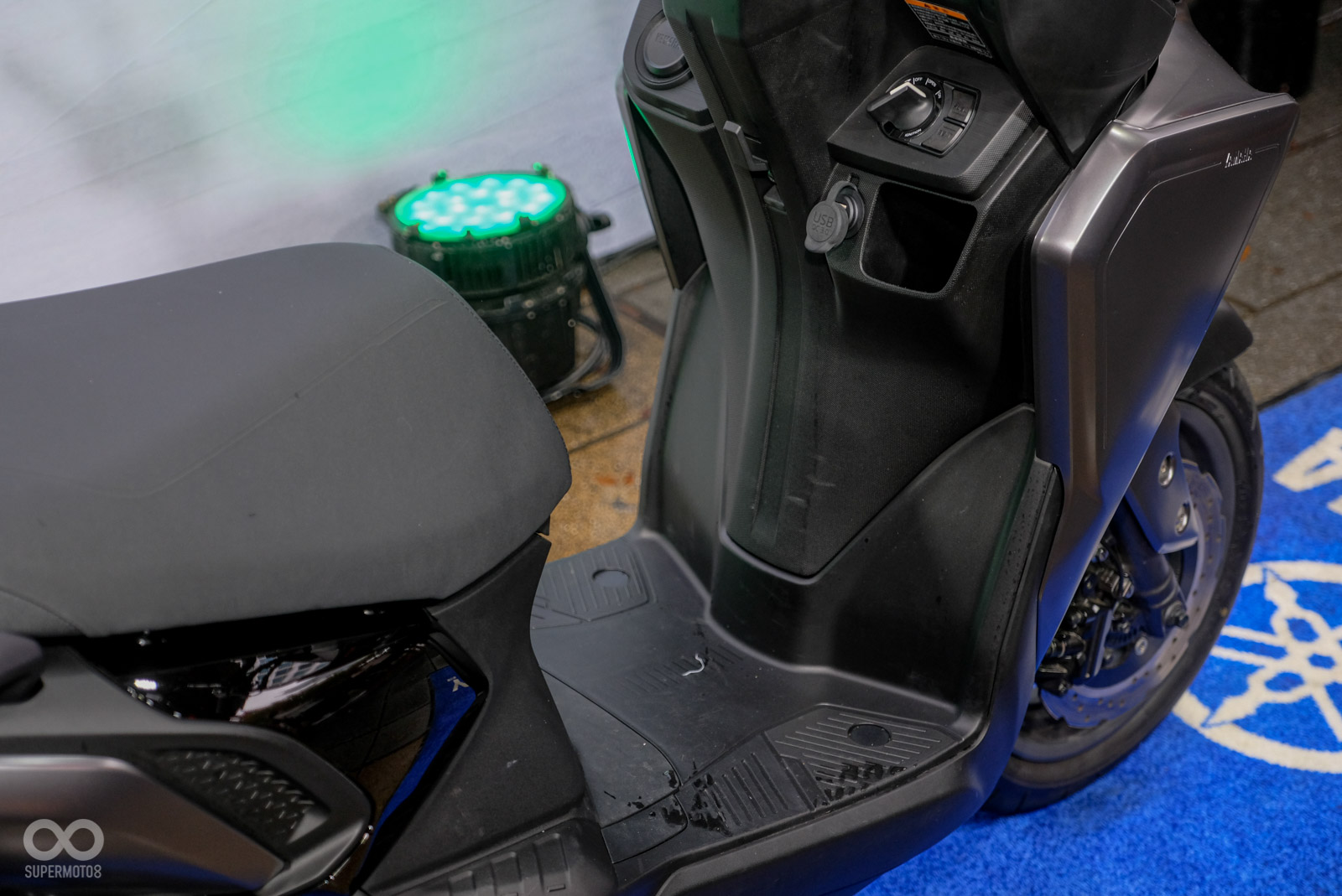 侷限的腿部空間沒有在AUGUR上獲得改善