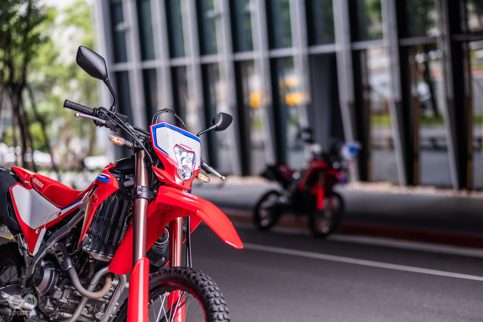 玩味十足的HONDA CRF300雙車,不只越野好玩,在市區也能當作潮流單品上路!