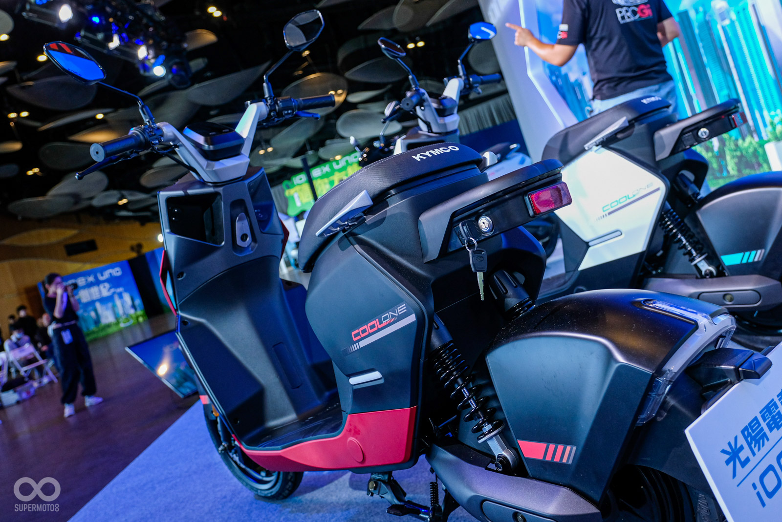 坐墊鎖頭位於車款後方,車尾平台設計應該可以安裝置物箱等物品