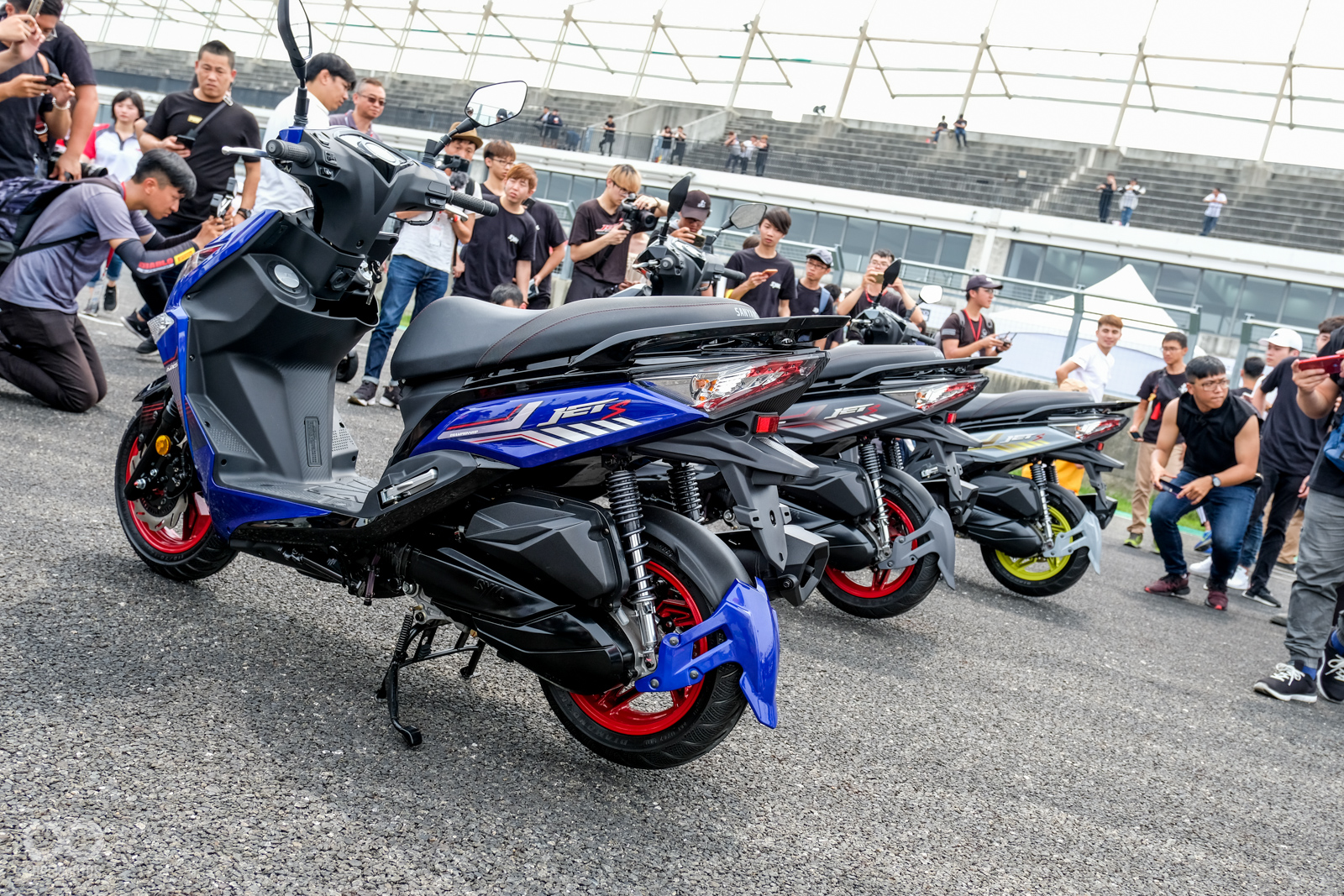 另外的三種2019年特仕版車色：英格蘭、灰紅、水泥灰也一並展出