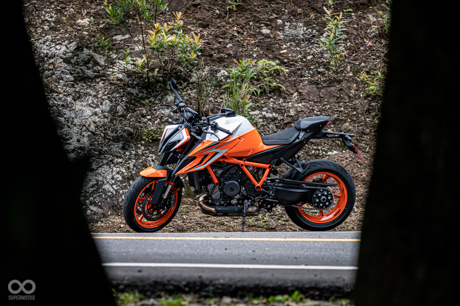 180匹的馬力，車重卻與其他中量級車款相差不遠