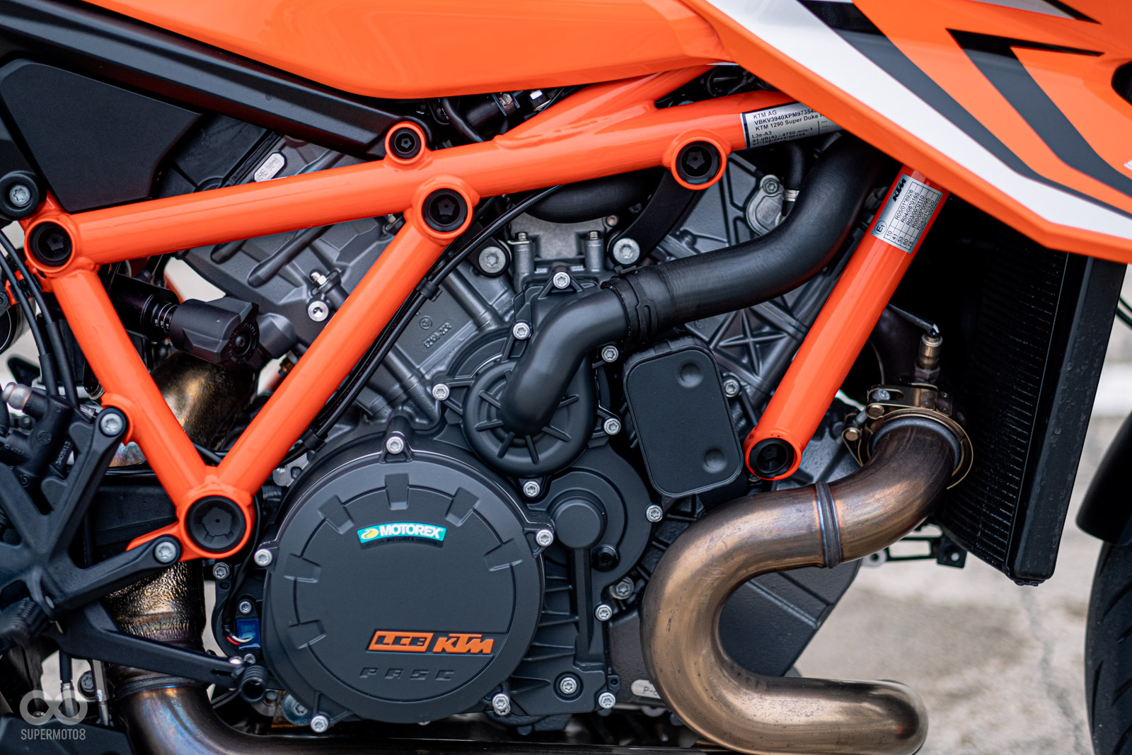 LC8 1,301c.c. V 型雙缸引擎，最大馬力可達 180HP，最大扭力則為 140Nm