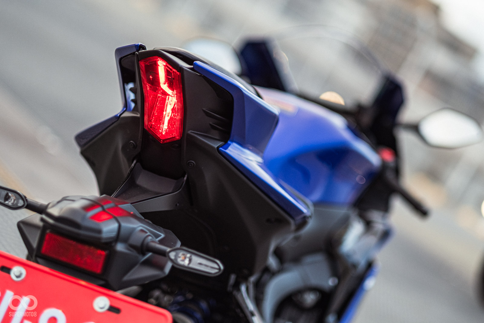 短翹、簍空的尾燈，賦予YZF-R9極具辨識度的尾部視覺