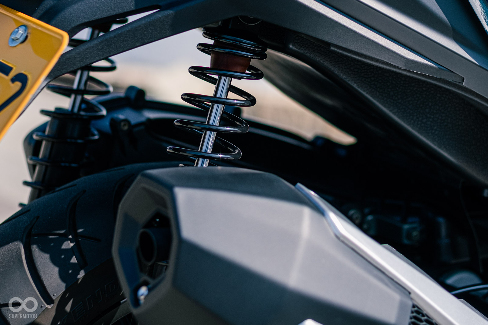 雙後避震具有預載可調功能