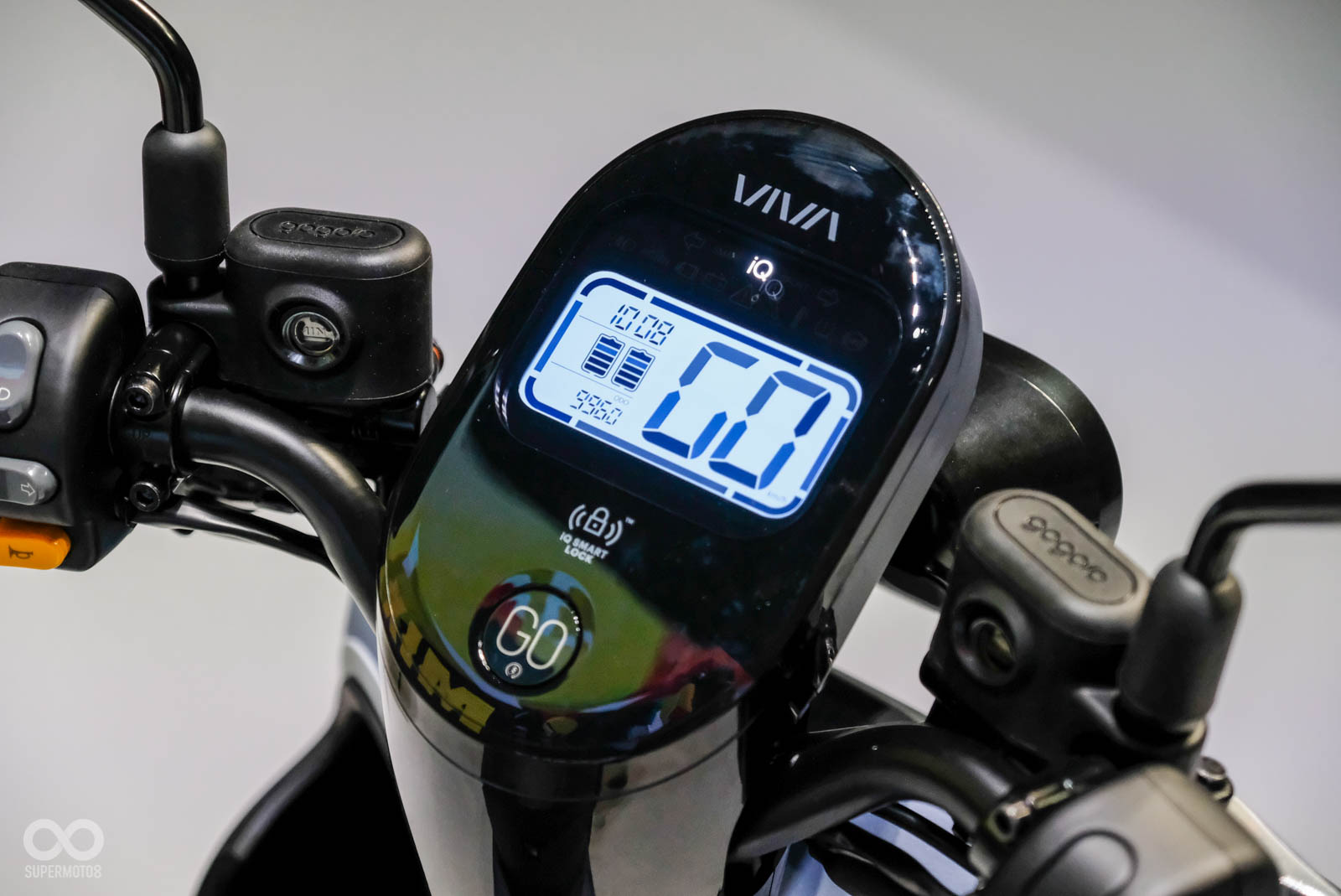 儀表使用和VIVA相同的LCD儀表